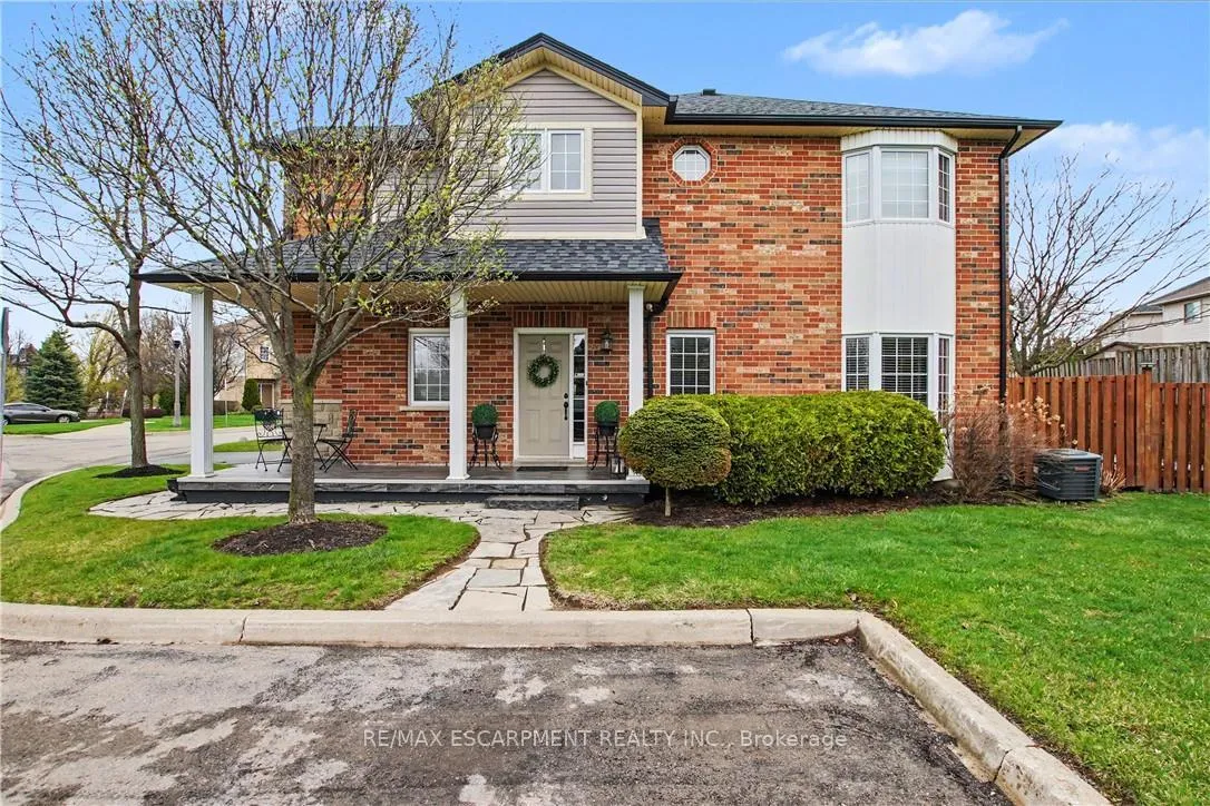 Photo 4 of Unit 31, 60 Cloverleaf Drive, Hamilton, Meadowlands — HOMEH
