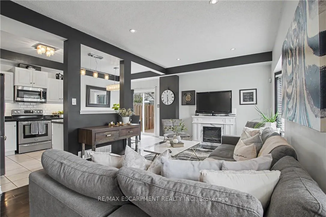 Photo 7 of Unit 31, 60 Cloverleaf Drive, Hamilton, Meadowlands — HOMEH