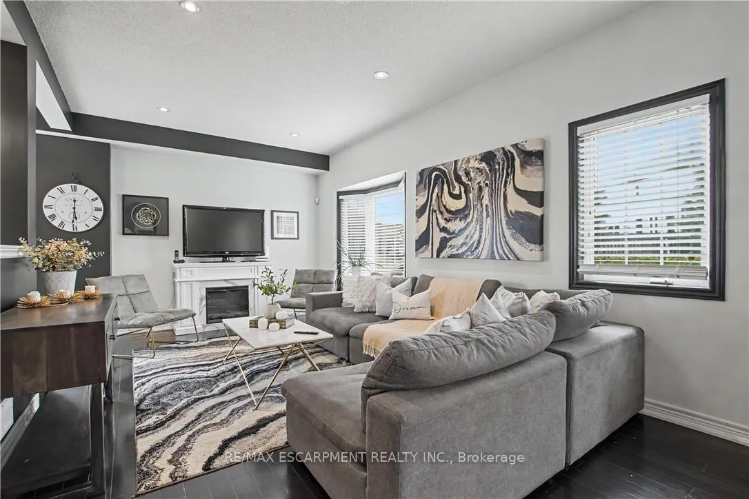 Photo 8 of Unit 31, 60 Cloverleaf Drive, Hamilton, Meadowlands — HOMEH