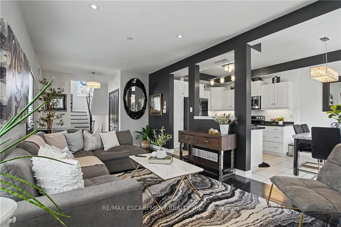 Photo 10 of Unit 31, 60 Cloverleaf Drive, Hamilton, Meadowlands — HOMEH