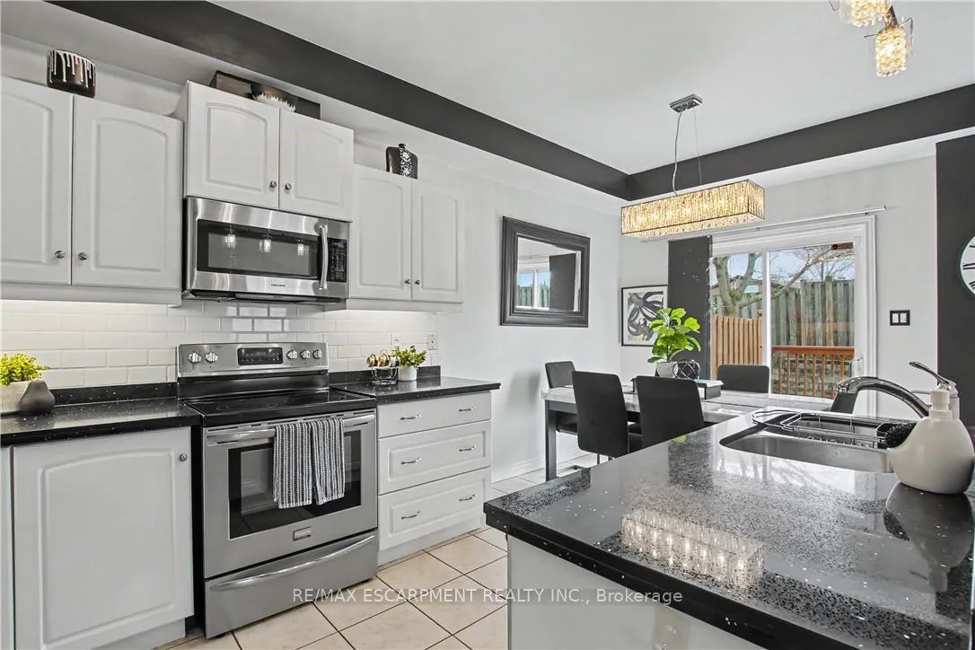 Photo 16 of Unit 31, 60 Cloverleaf Drive, Hamilton, Meadowlands — HOMEH