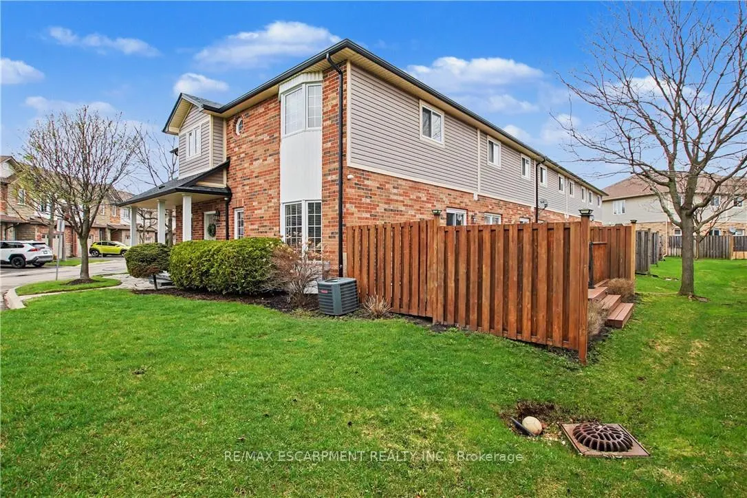 Photo 33 of Unit 31, 60 Cloverleaf Drive, Hamilton, Meadowlands — HOMEH