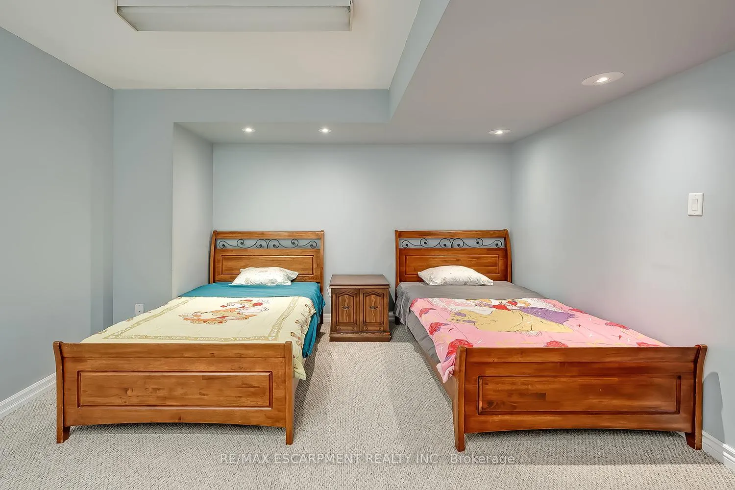 Photo 3 of Unit Lower, 5410 Duchess Court, Burlington, Orchard — HOMEH