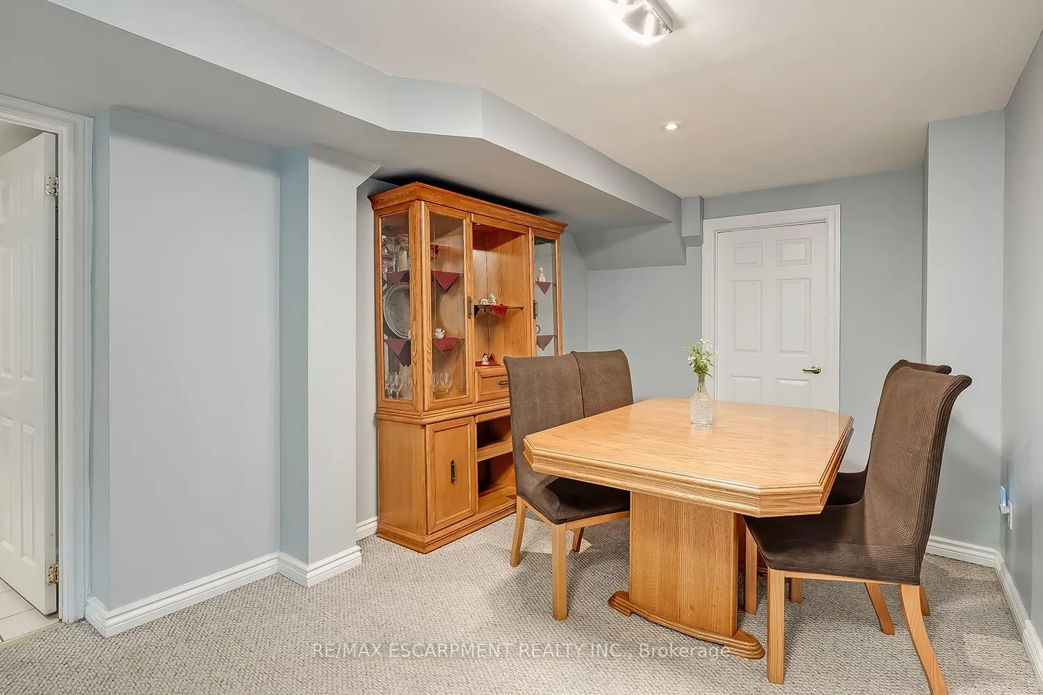 Photo 18 of Unit Lower, 5410 Duchess Court, Burlington, Orchard — HOMEH