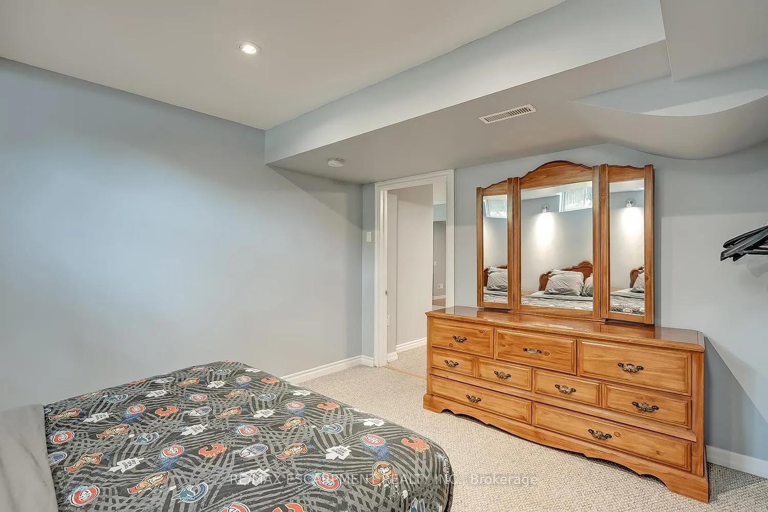 Photo 20 of Unit Lower, 5410 Duchess Court, Burlington, Orchard — HOMEH