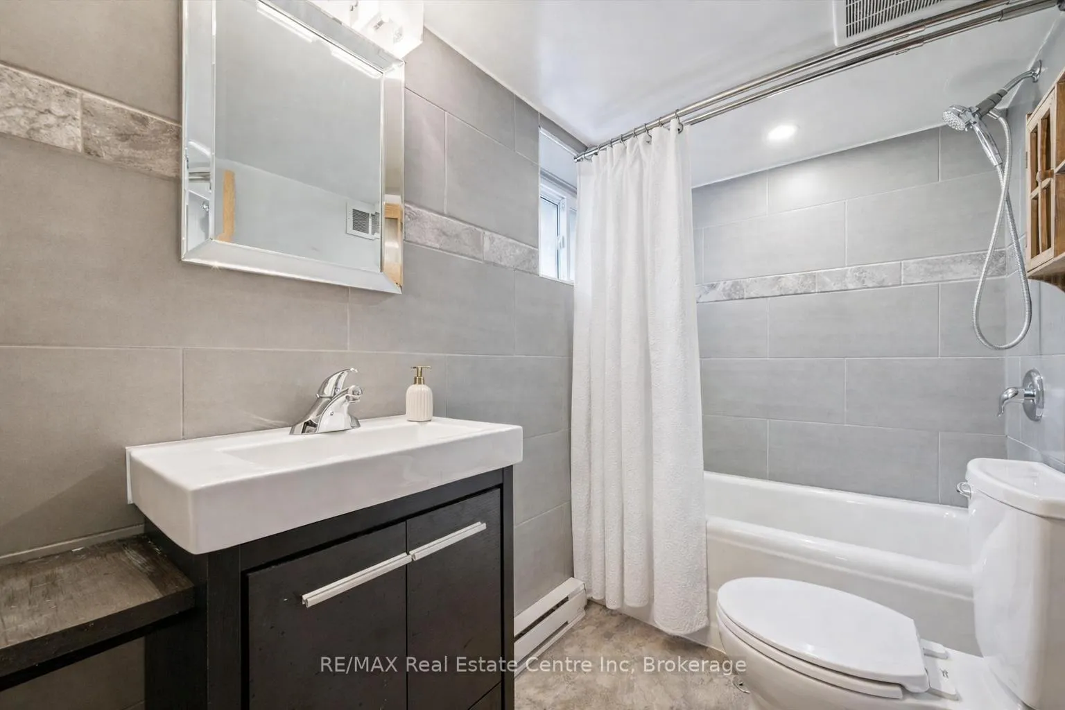 Photo 17 of 166 Waterloo Avenue, Guelph, Downtown — HOMEH