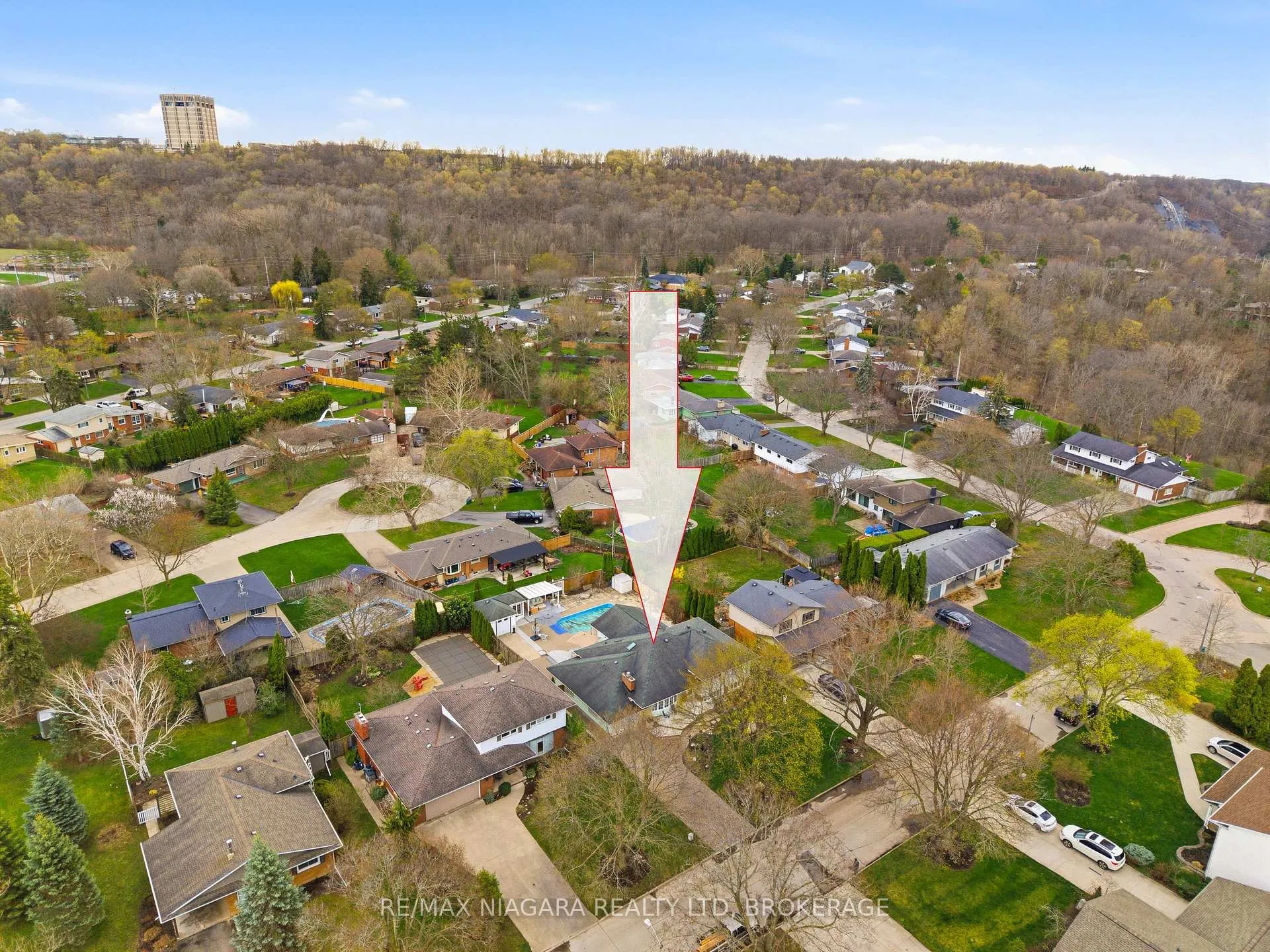Photo 4 of 227 Riverview Boulevard, St. Catharines, Glendale/Glenridge — HOMEH