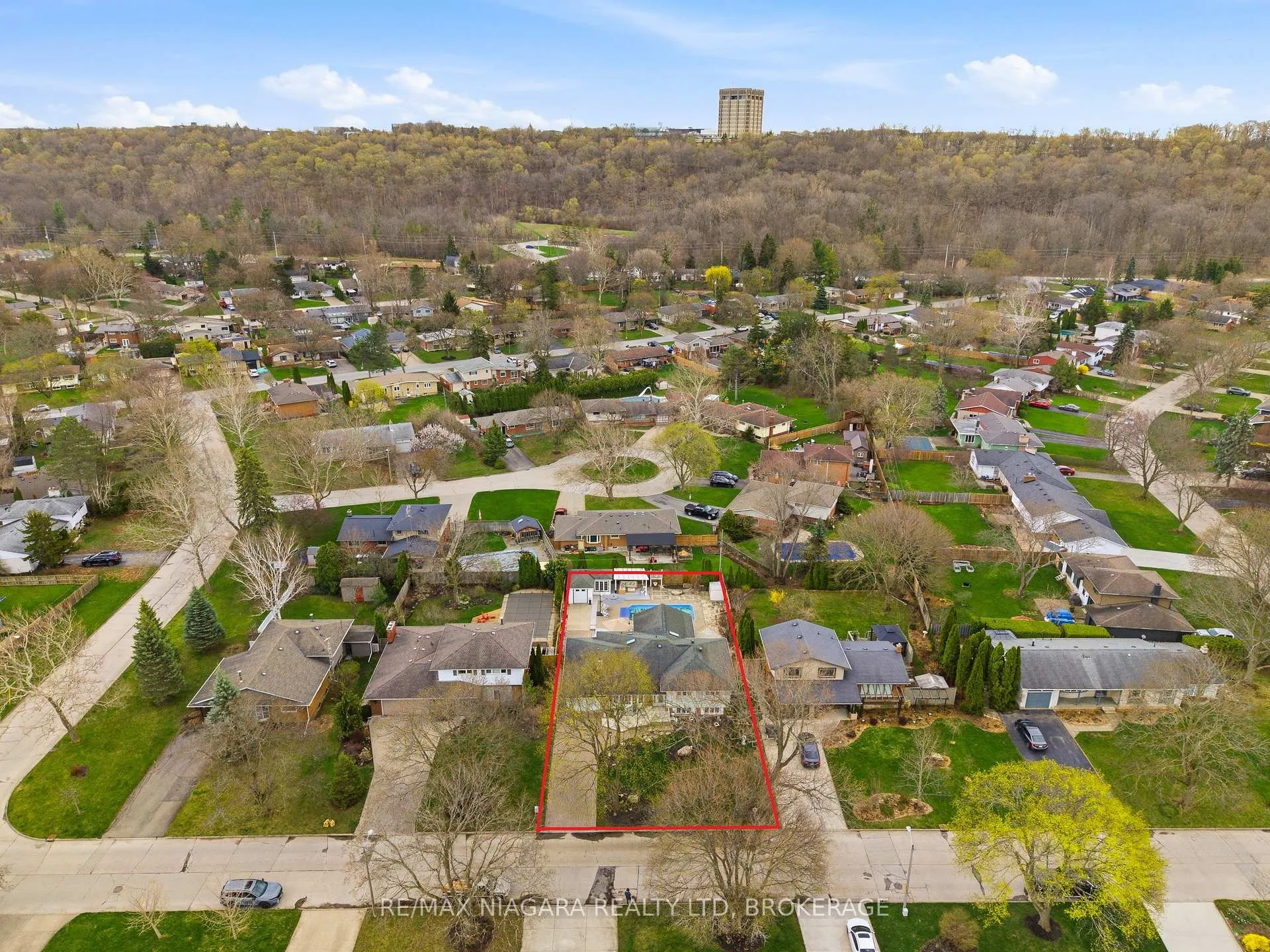 Photo 5 of 227 Riverview Boulevard, St. Catharines, Glendale/Glenridge — HOMEH
