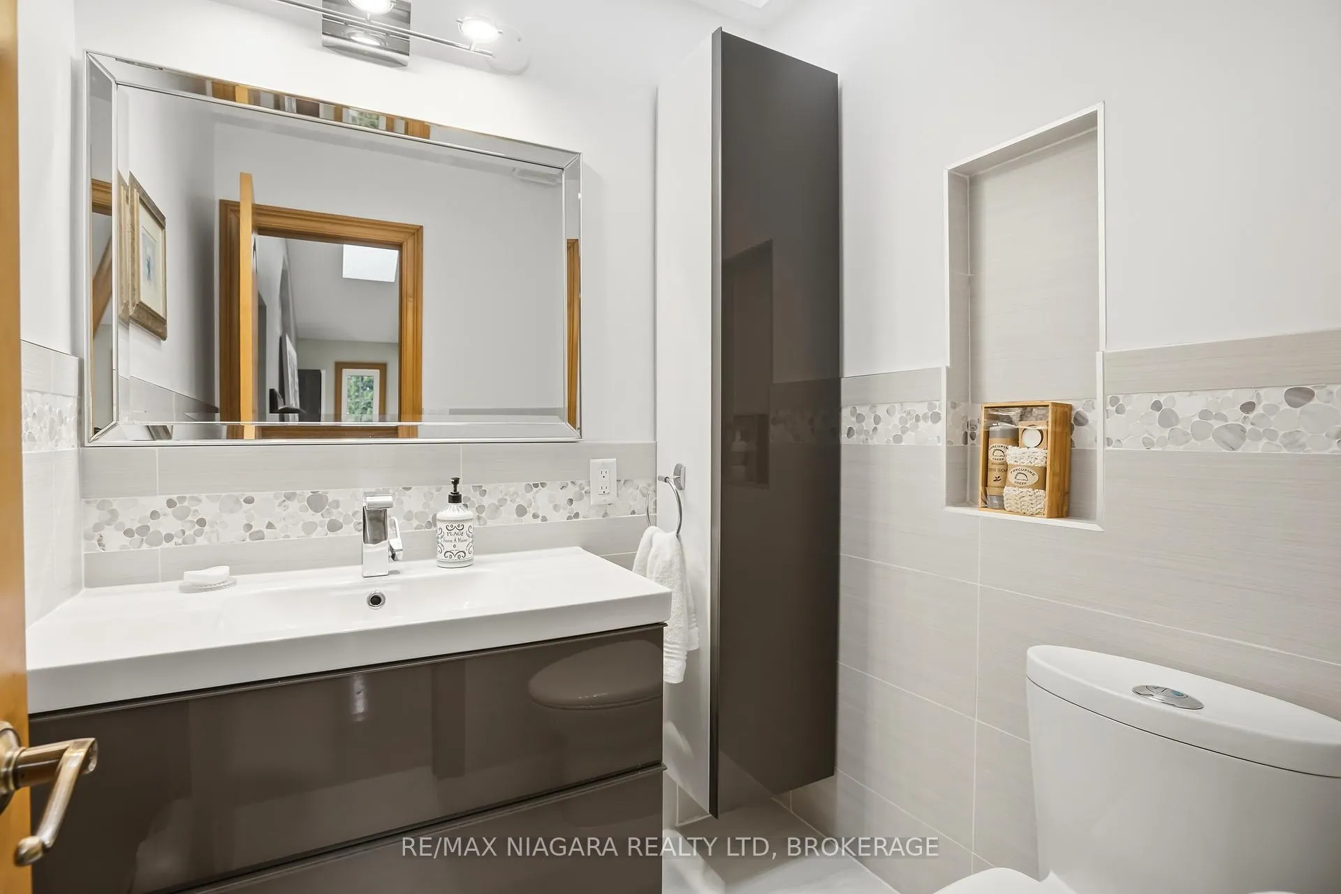 Photo 21 of 227 Riverview Boulevard, St. Catharines, Glendale/Glenridge — HOMEH
