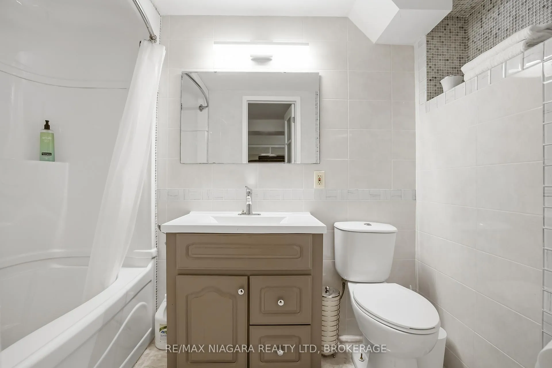Photo 31 of 227 Riverview Boulevard, St. Catharines, Glendale/Glenridge — HOMEH