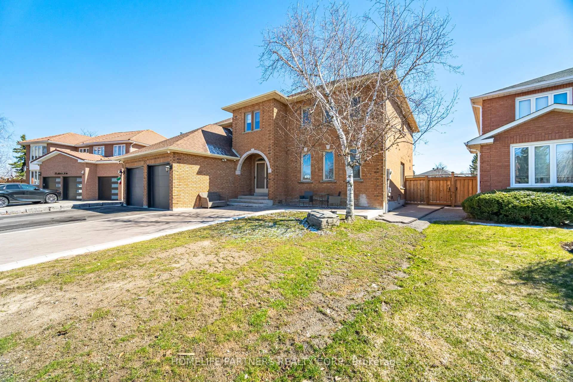 Photo 2 of 27 Marconi Avenue, Vaughan, East Woodbridge — HOMEH