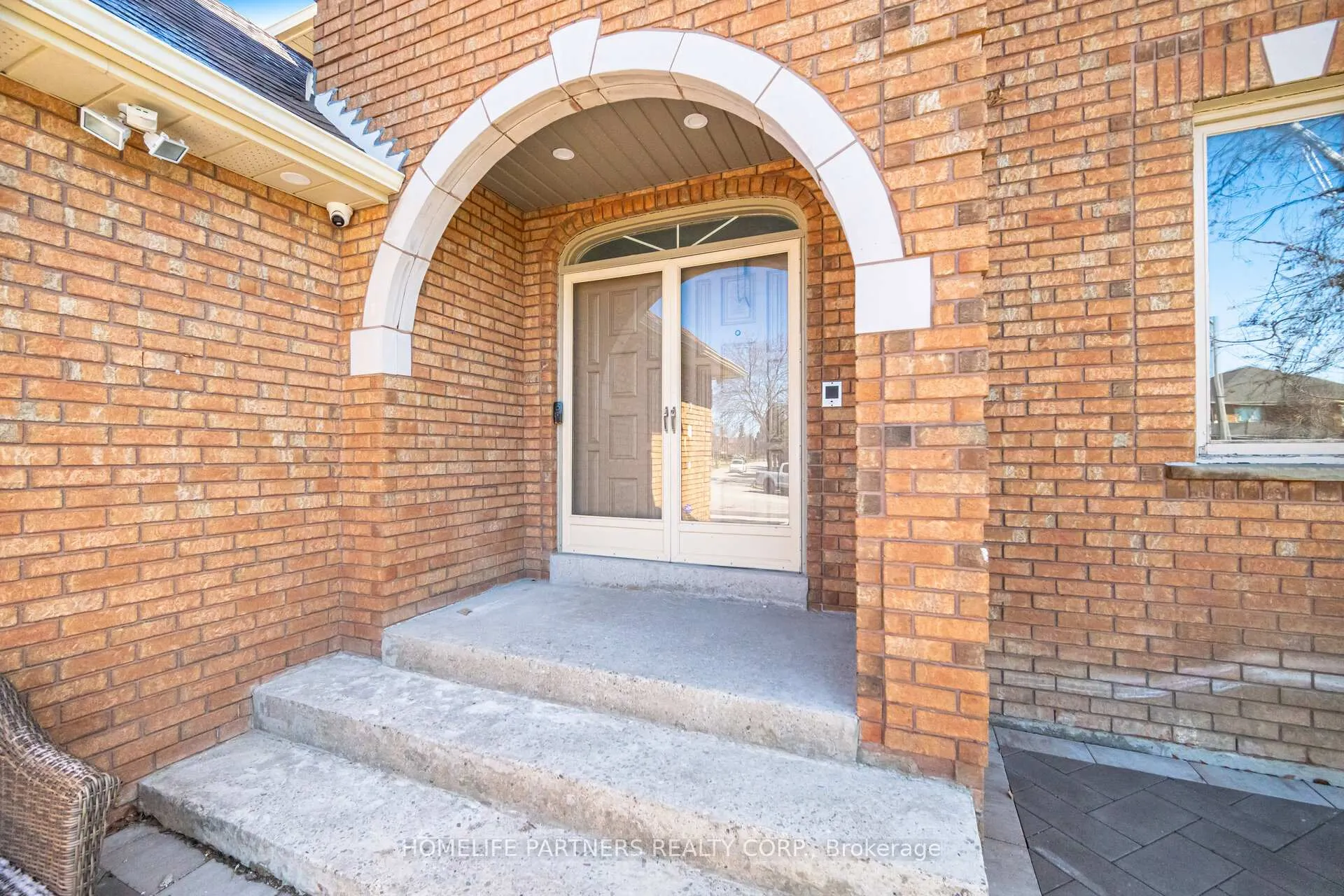 Photo 4 of 27 Marconi Avenue, Vaughan, East Woodbridge — HOMEH