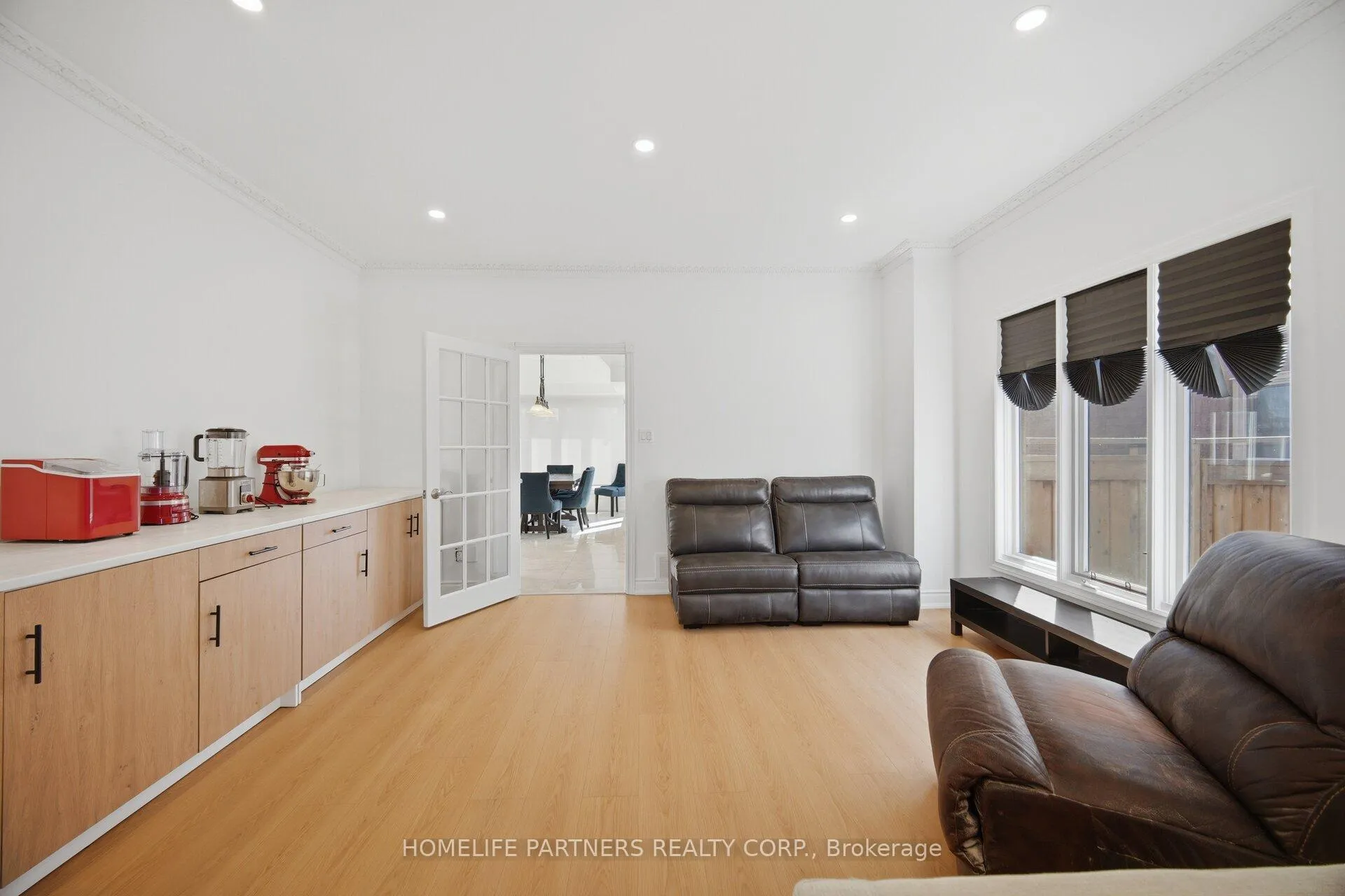 Photo 10 of 27 Marconi Avenue, Vaughan, East Woodbridge — HOMEH