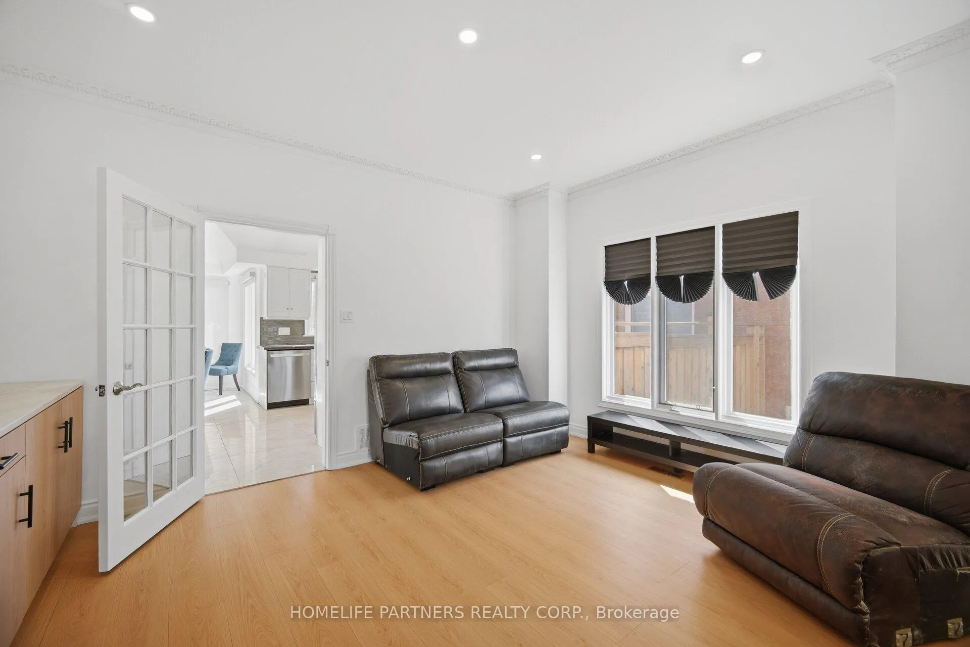 Photo 12 of 27 Marconi Avenue, Vaughan, East Woodbridge — HOMEH