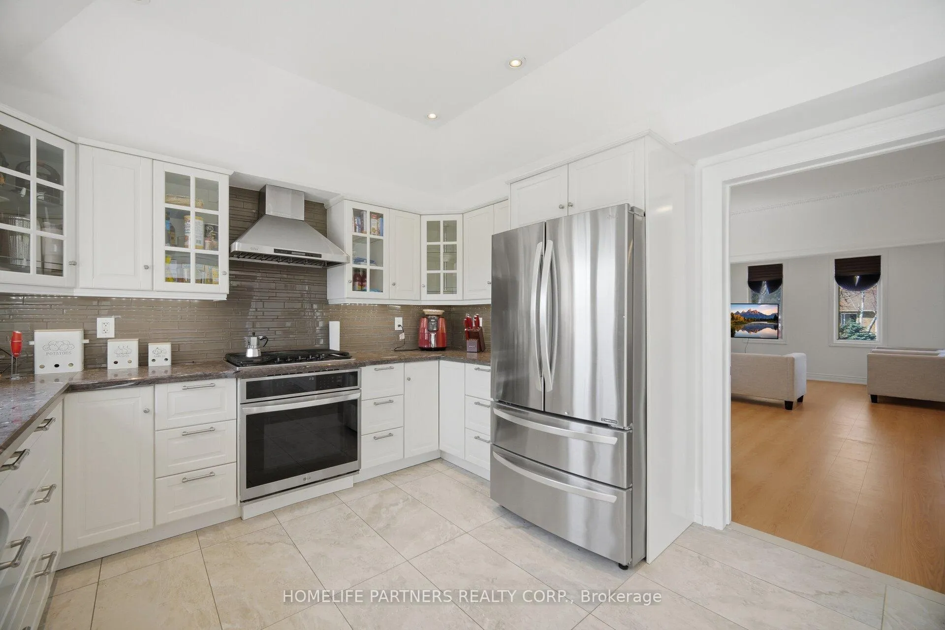 Photo 13 of 27 Marconi Avenue, Vaughan, East Woodbridge — HOMEH
