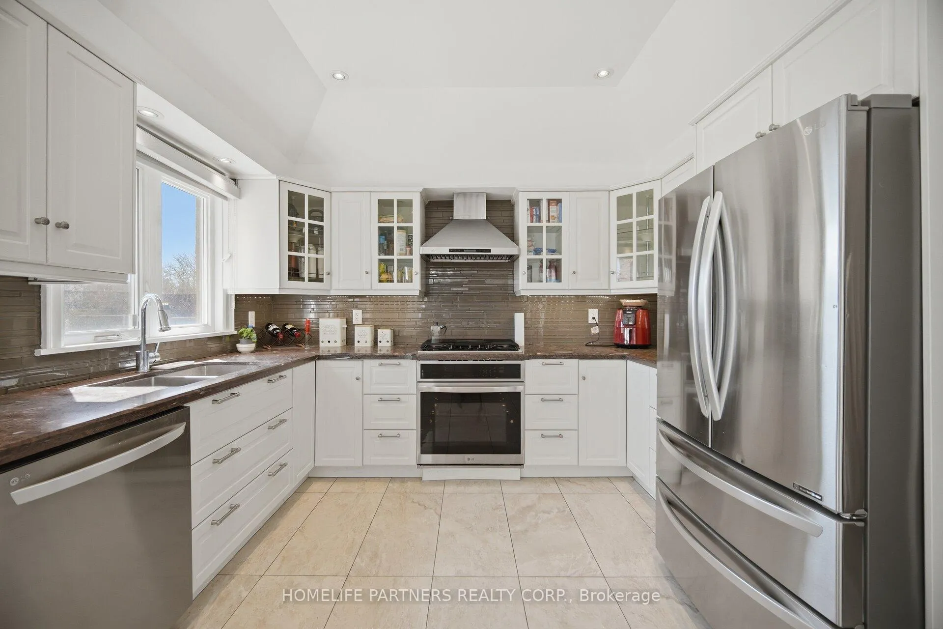 Photo 14 of 27 Marconi Avenue, Vaughan, East Woodbridge — HOMEH