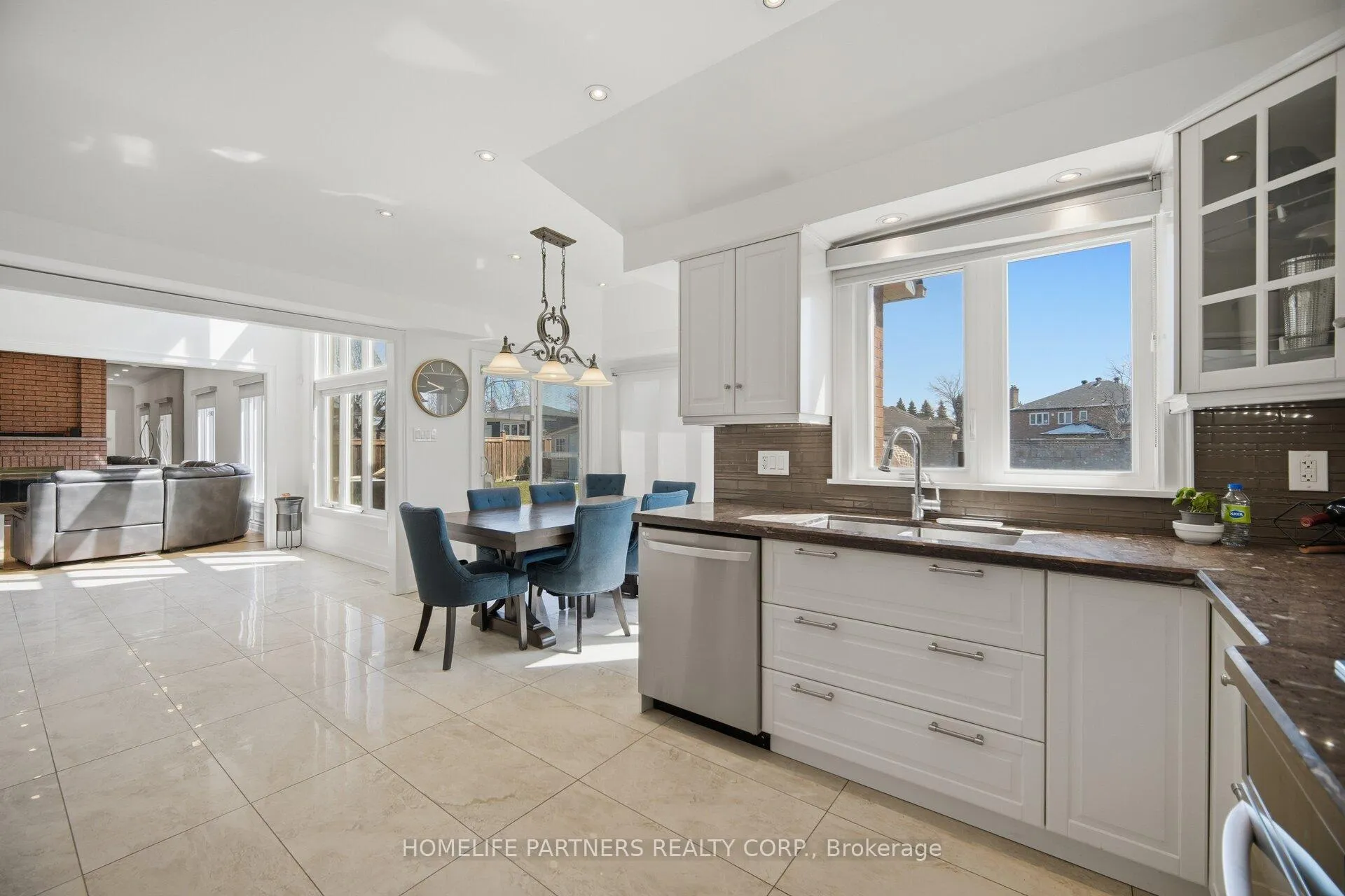 Photo 15 of 27 Marconi Avenue, Vaughan, East Woodbridge — HOMEH