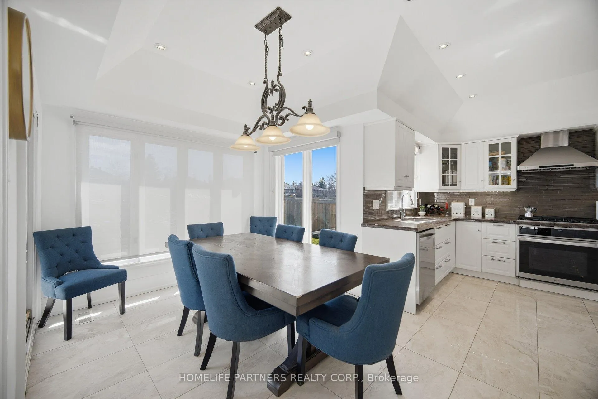 Photo 16 of 27 Marconi Avenue, Vaughan, East Woodbridge — HOMEH