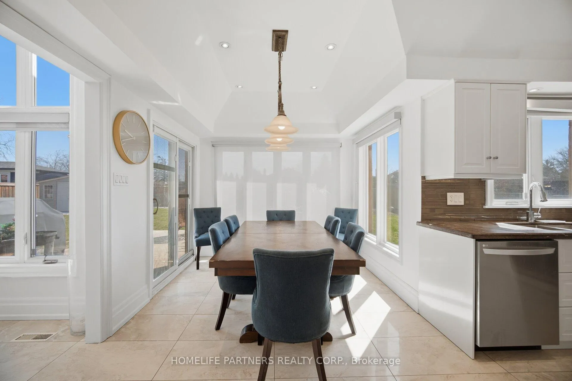 Photo 17 of 27 Marconi Avenue, Vaughan, East Woodbridge — HOMEH