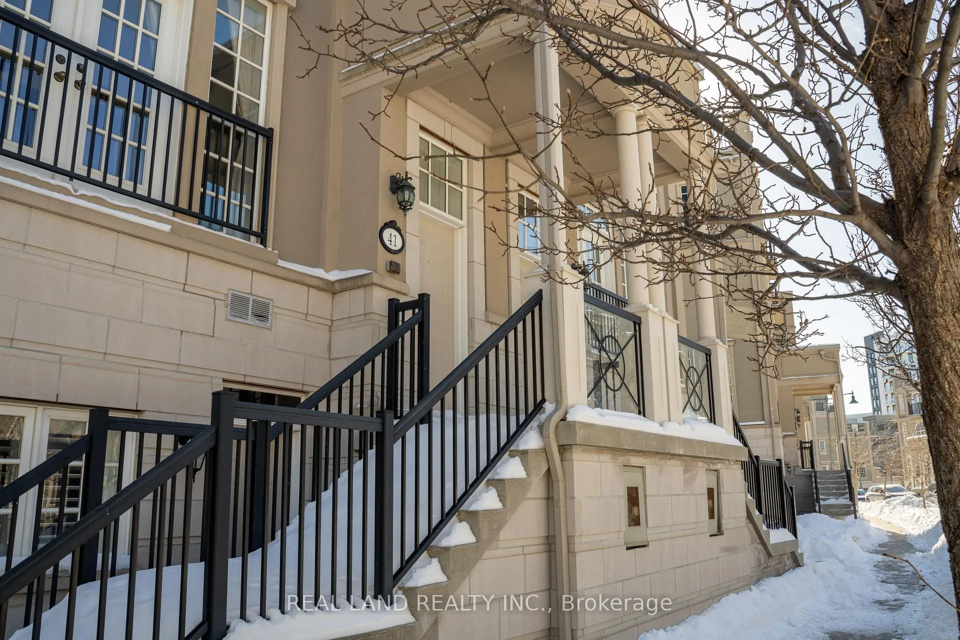 Photo 2 of 41 Lord Durham Road, Markham, Unionville — HOMEH