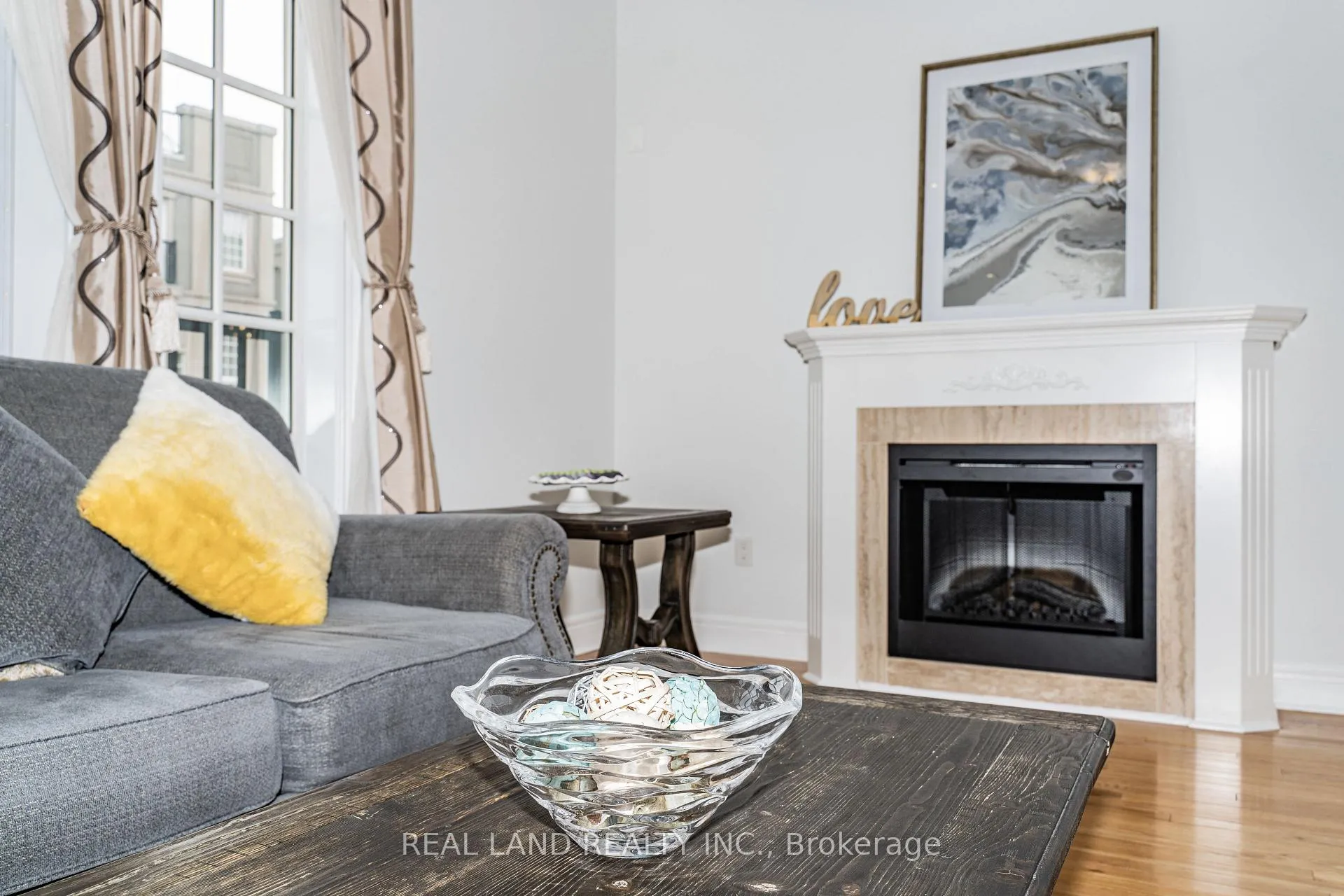 Photo 3 of 41 Lord Durham Road, Markham, Unionville — HOMEH