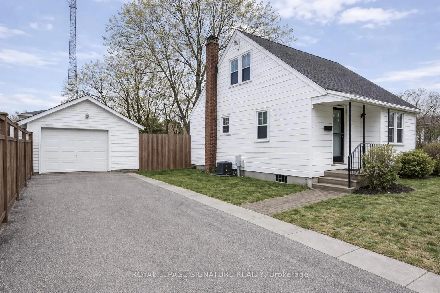 Photo 1 of 524 Burnham Street, Cobourg — HOMEH