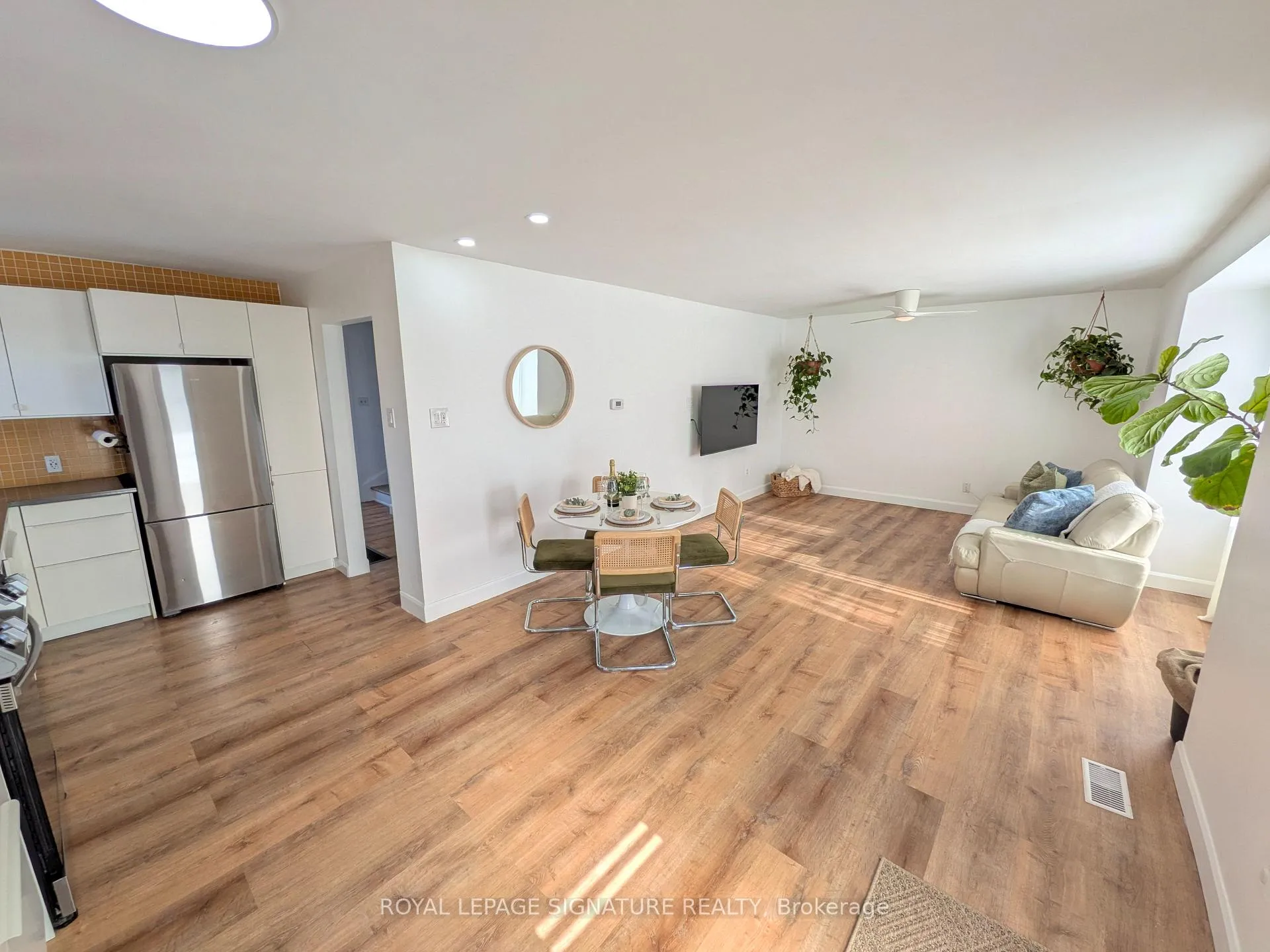 Photo 2 of 524 Burnham Street, Cobourg — HOMEH