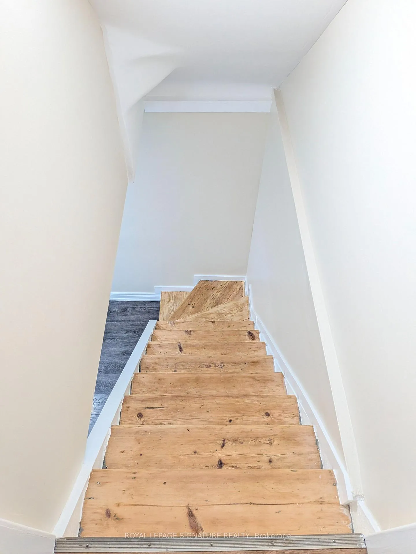 Photo 16 of 524 Burnham Street, Cobourg — HOMEH