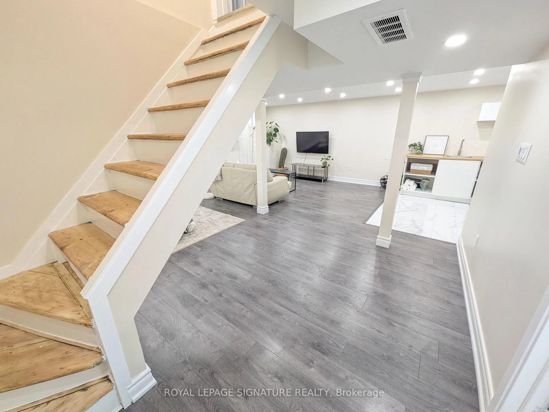 Photo 17 of 524 Burnham Street, Cobourg — HOMEH