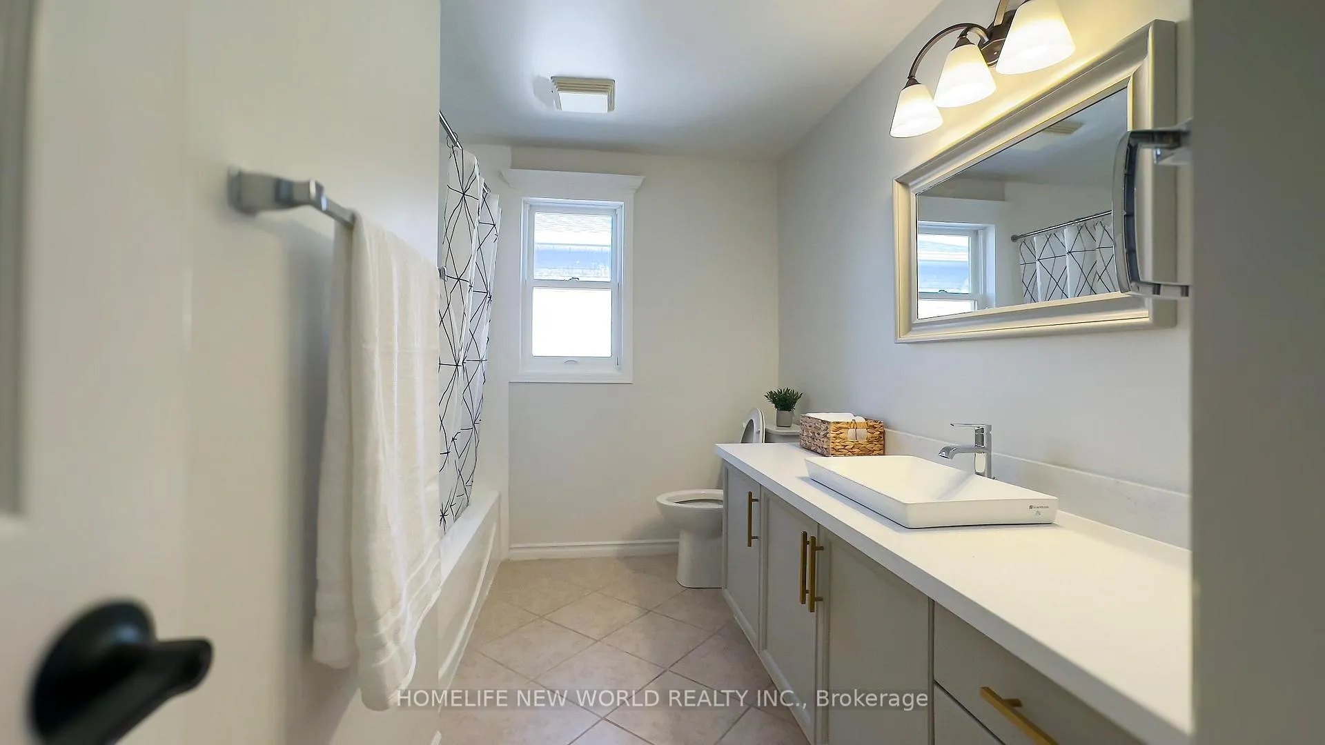 Photo 21 of 35 Chipperfield Crescent, Whitby, Pringle Creek — HOMEH