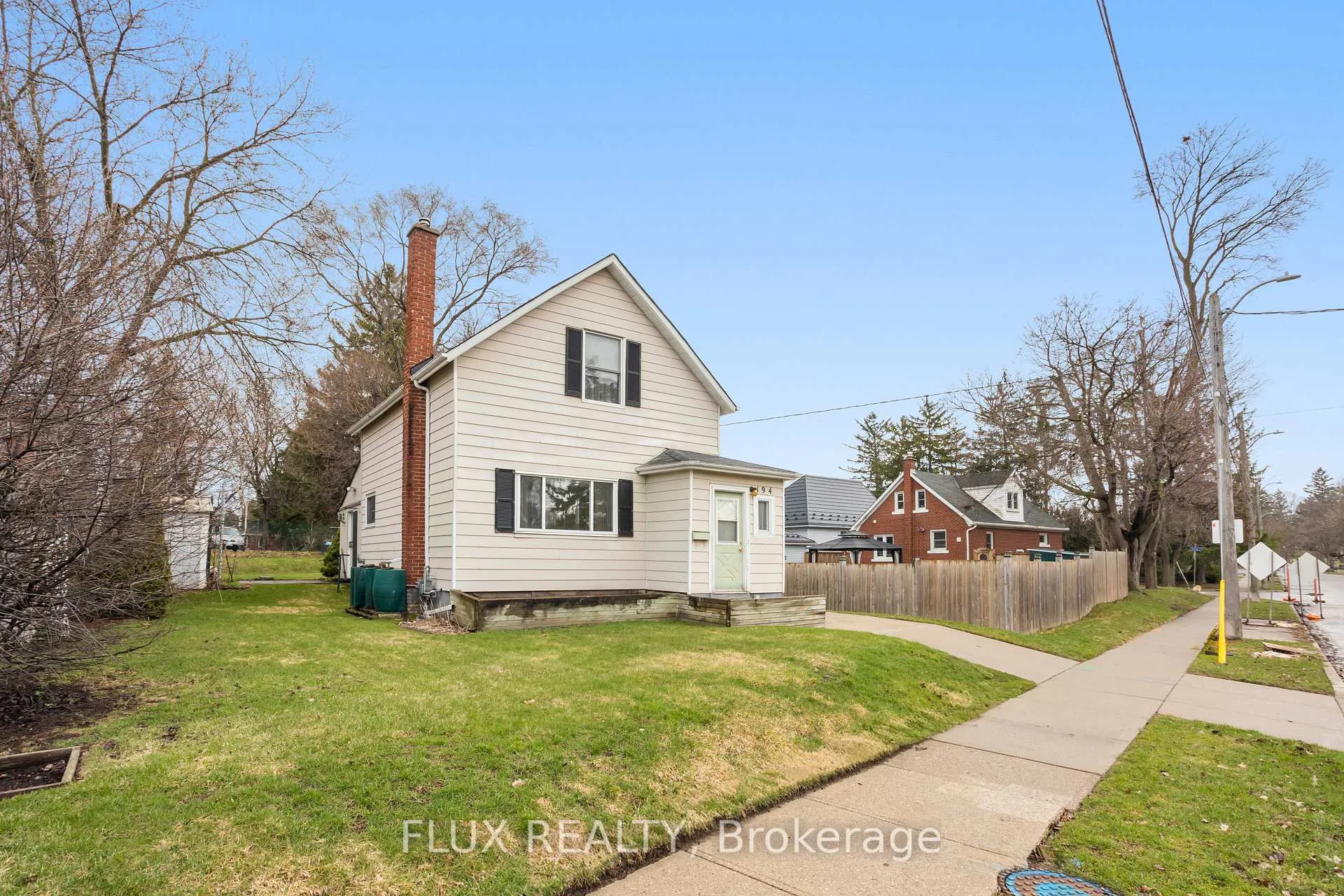 Photo 3 of 194 Moore Avenue S, Waterloo — HOMEH