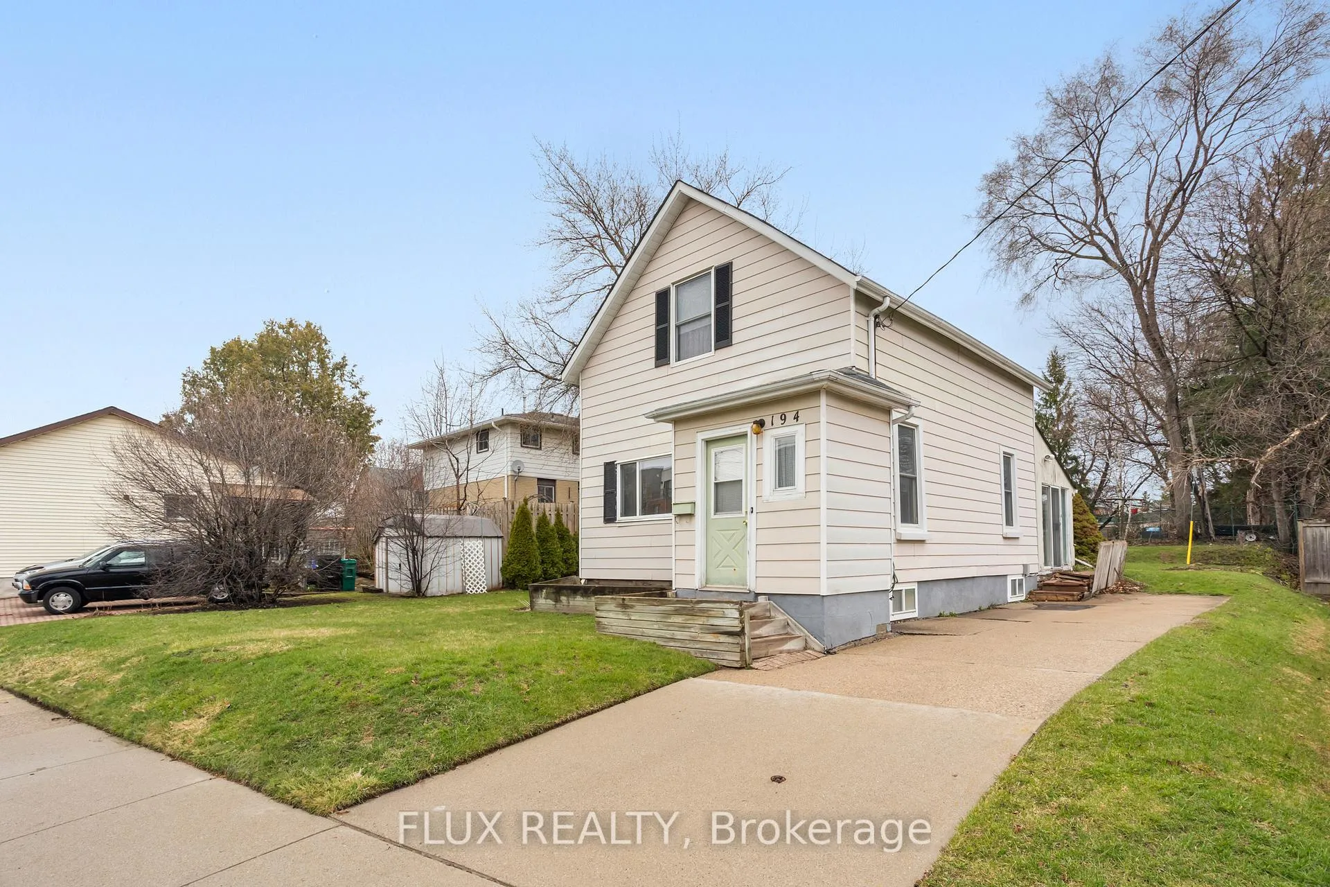 Photo 4 of 194 Moore Avenue S, Waterloo — HOMEH