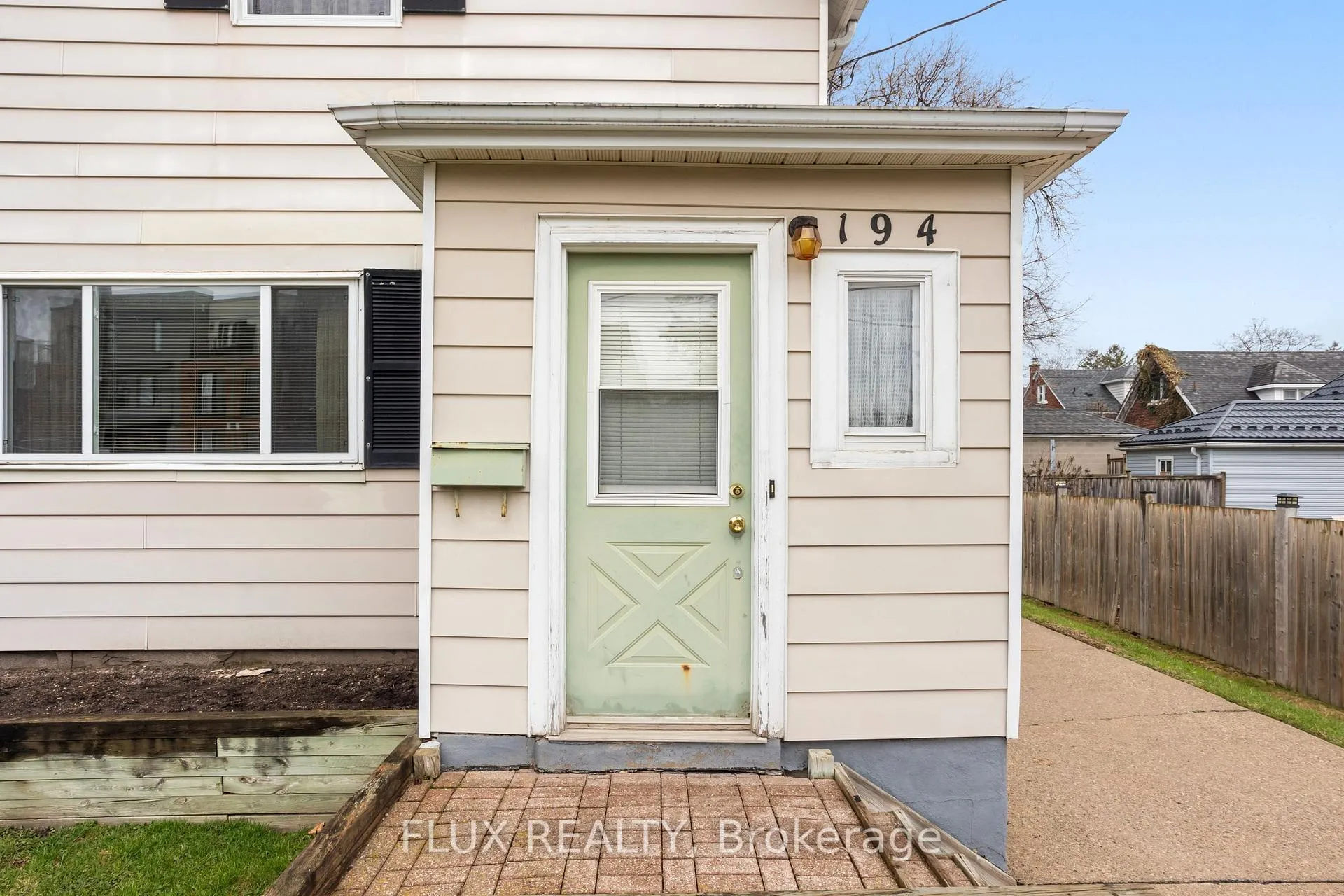 Photo 5 of 194 Moore Avenue S, Waterloo — HOMEH