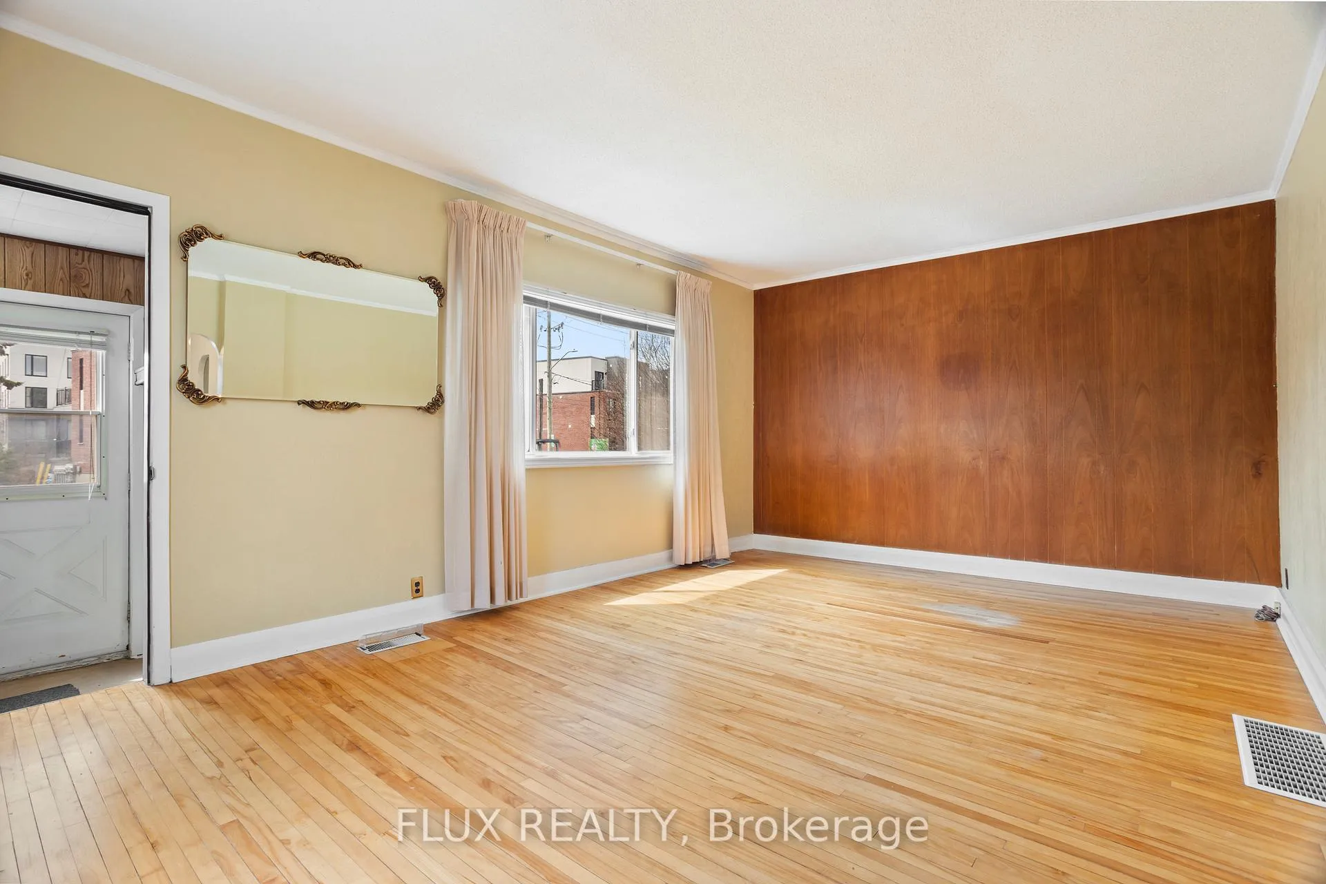 Photo 8 of 194 Moore Avenue S, Waterloo — HOMEH