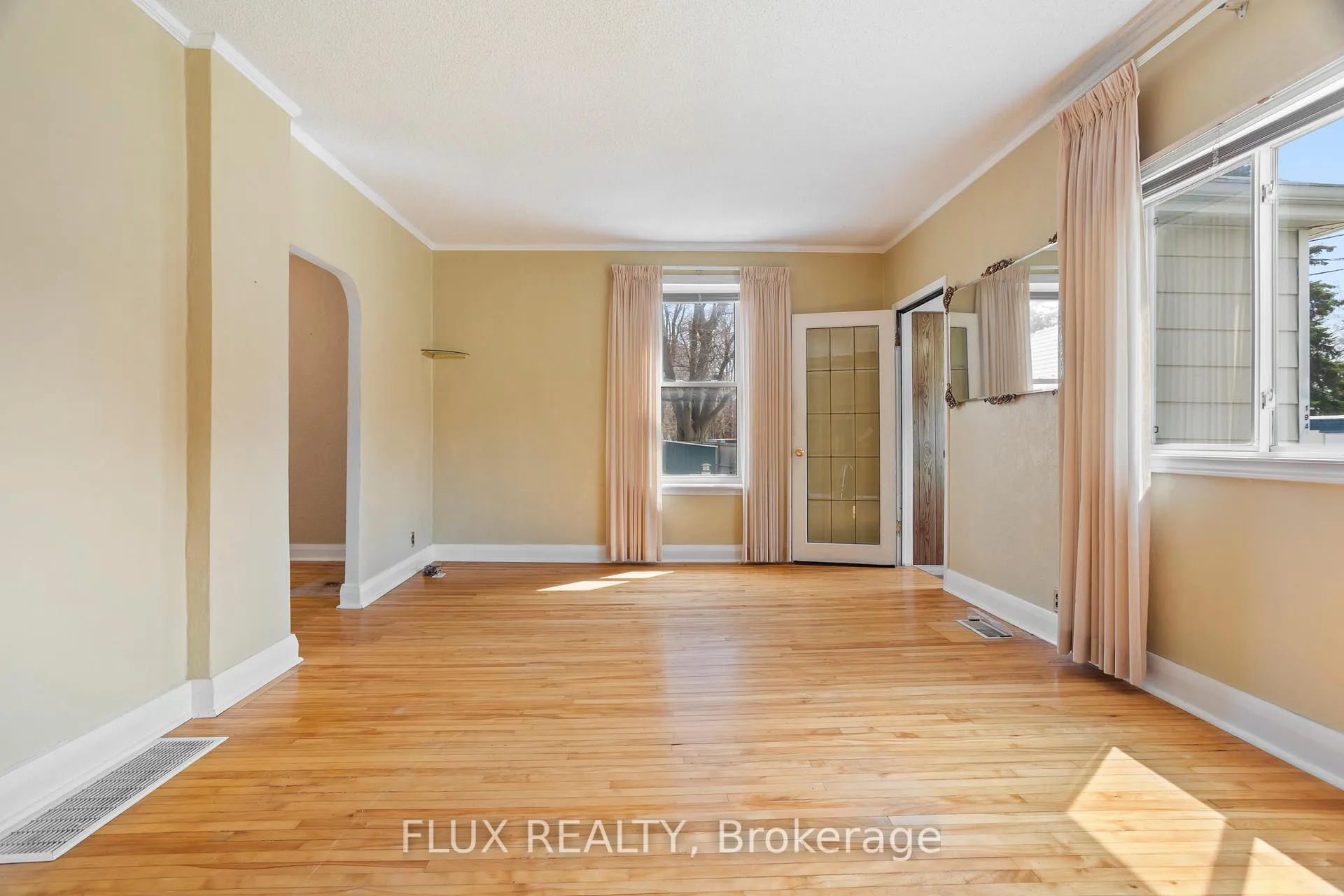 Photo 10 of 194 Moore Avenue S, Waterloo — HOMEH