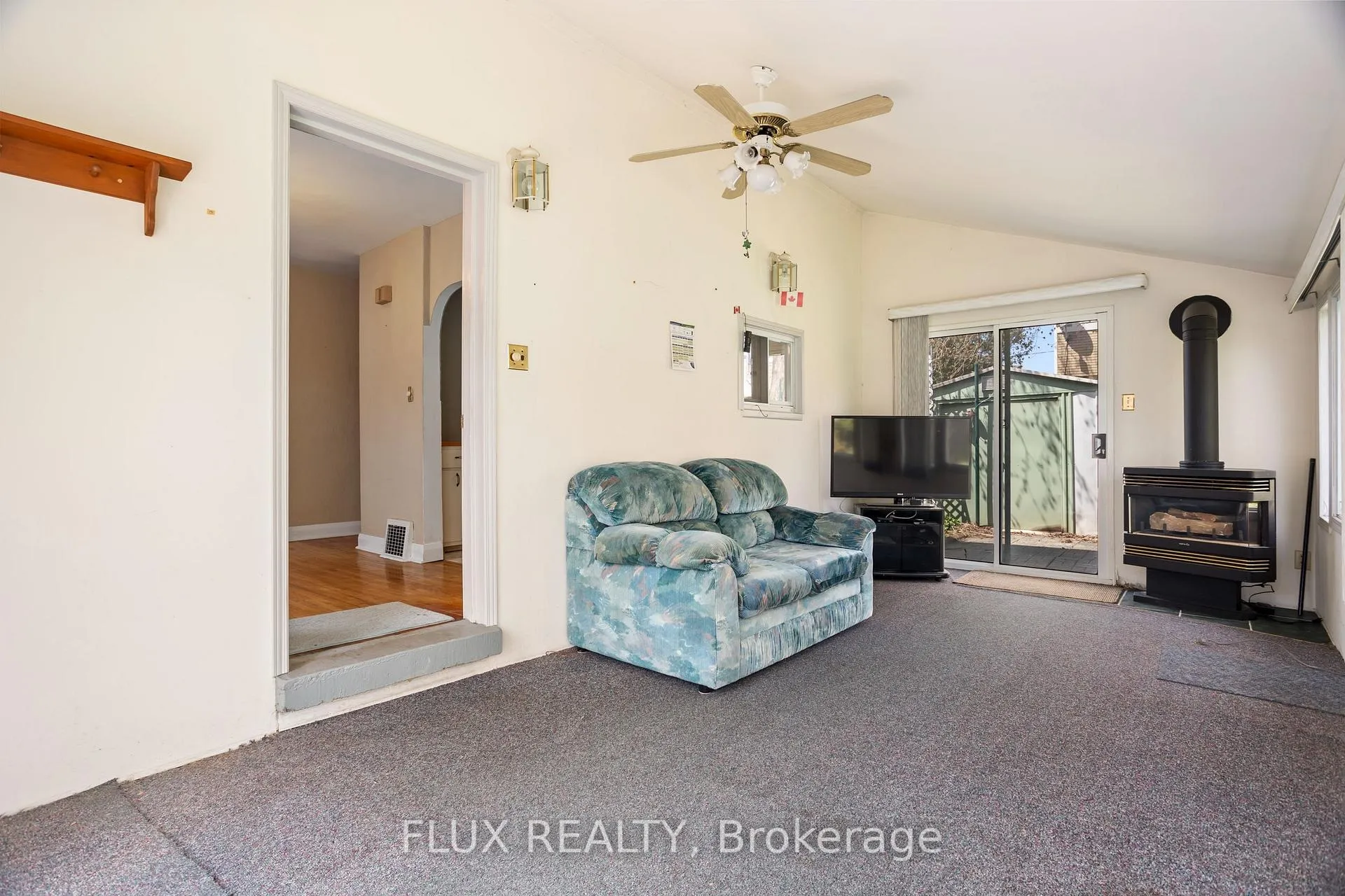 Photo 16 of 194 Moore Avenue S, Waterloo — HOMEH