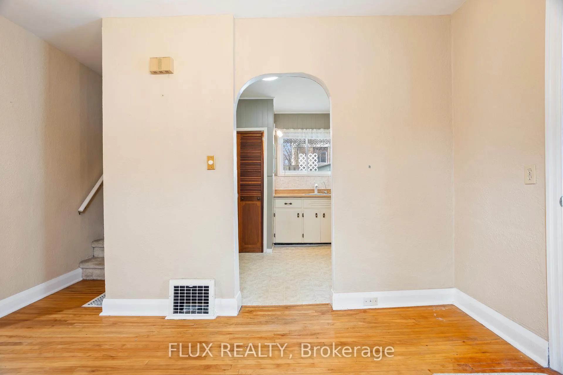 Photo 18 of 194 Moore Avenue S, Waterloo — HOMEH
