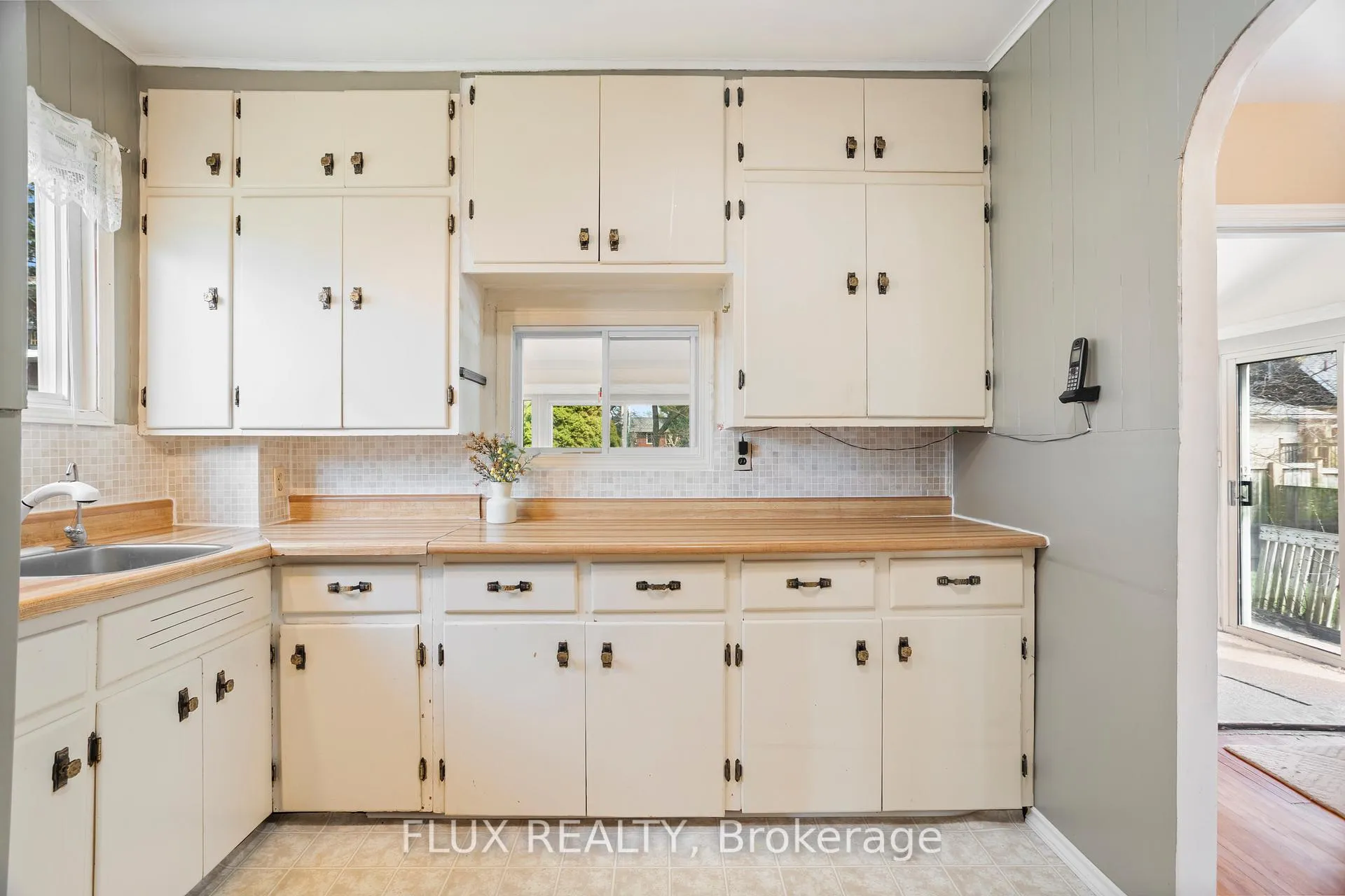 Photo 20 of 194 Moore Avenue S, Waterloo — HOMEH