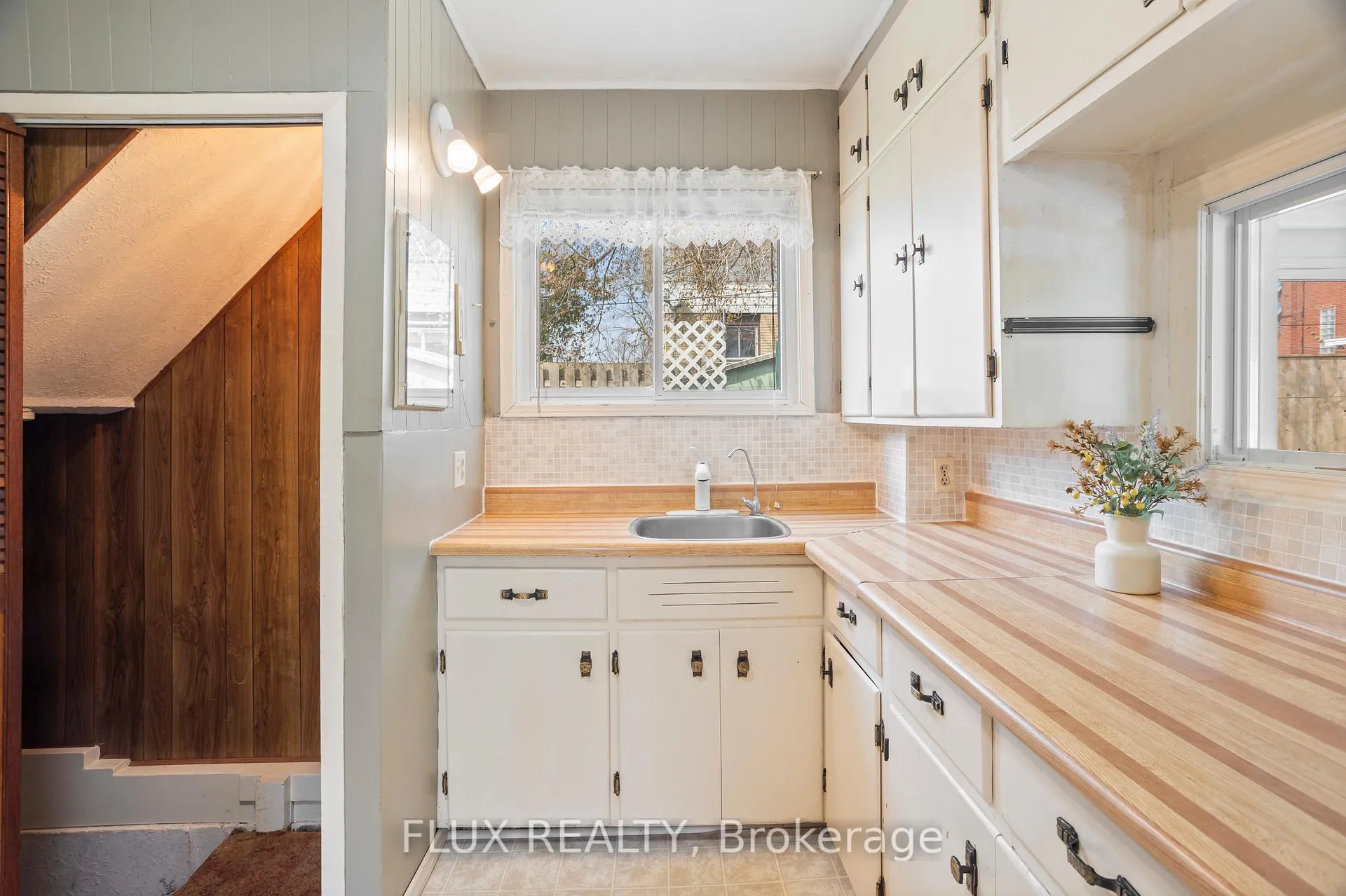 Photo 21 of 194 Moore Avenue S, Waterloo — HOMEH