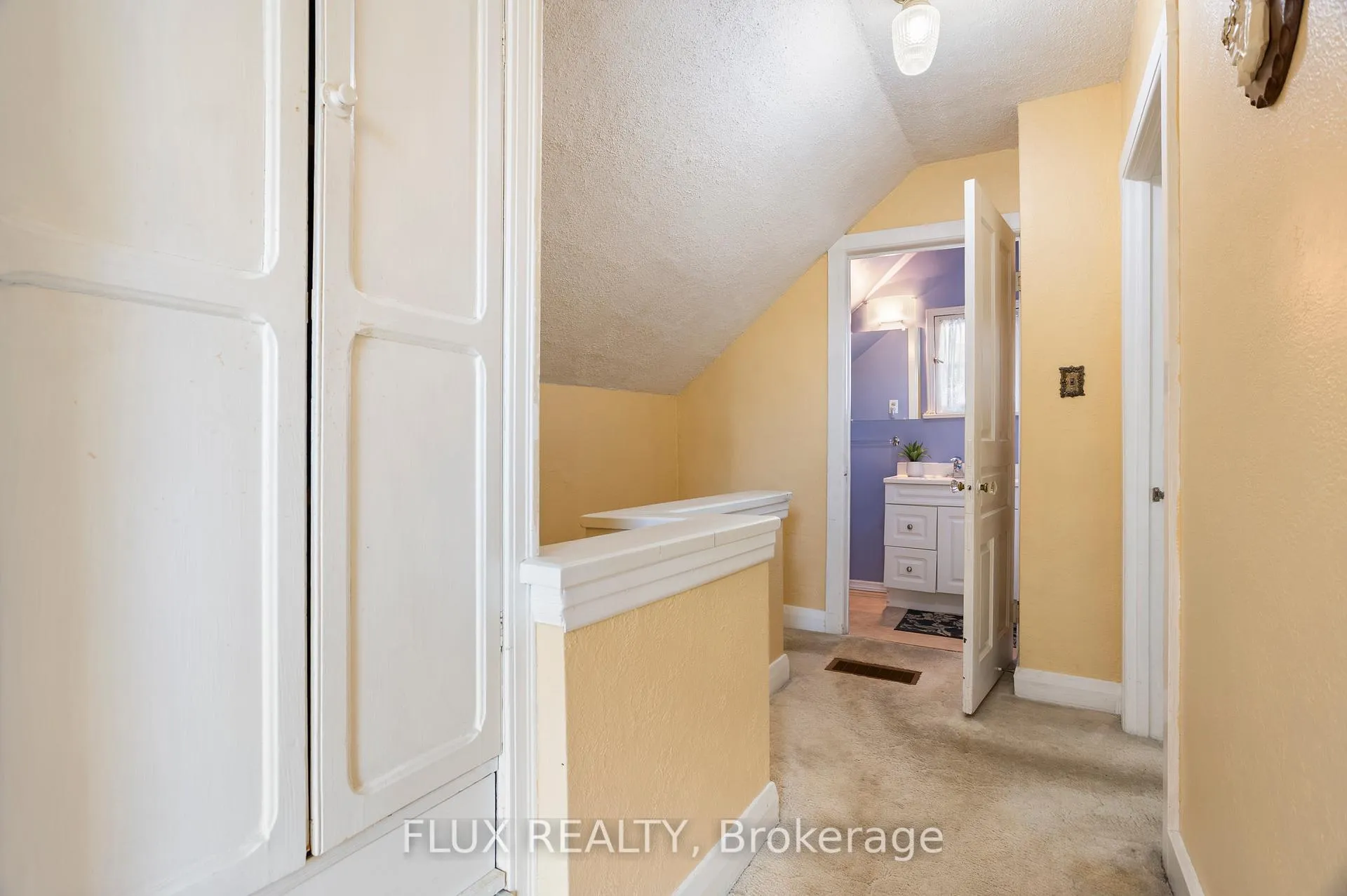 Photo 24 of 194 Moore Avenue S, Waterloo — HOMEH