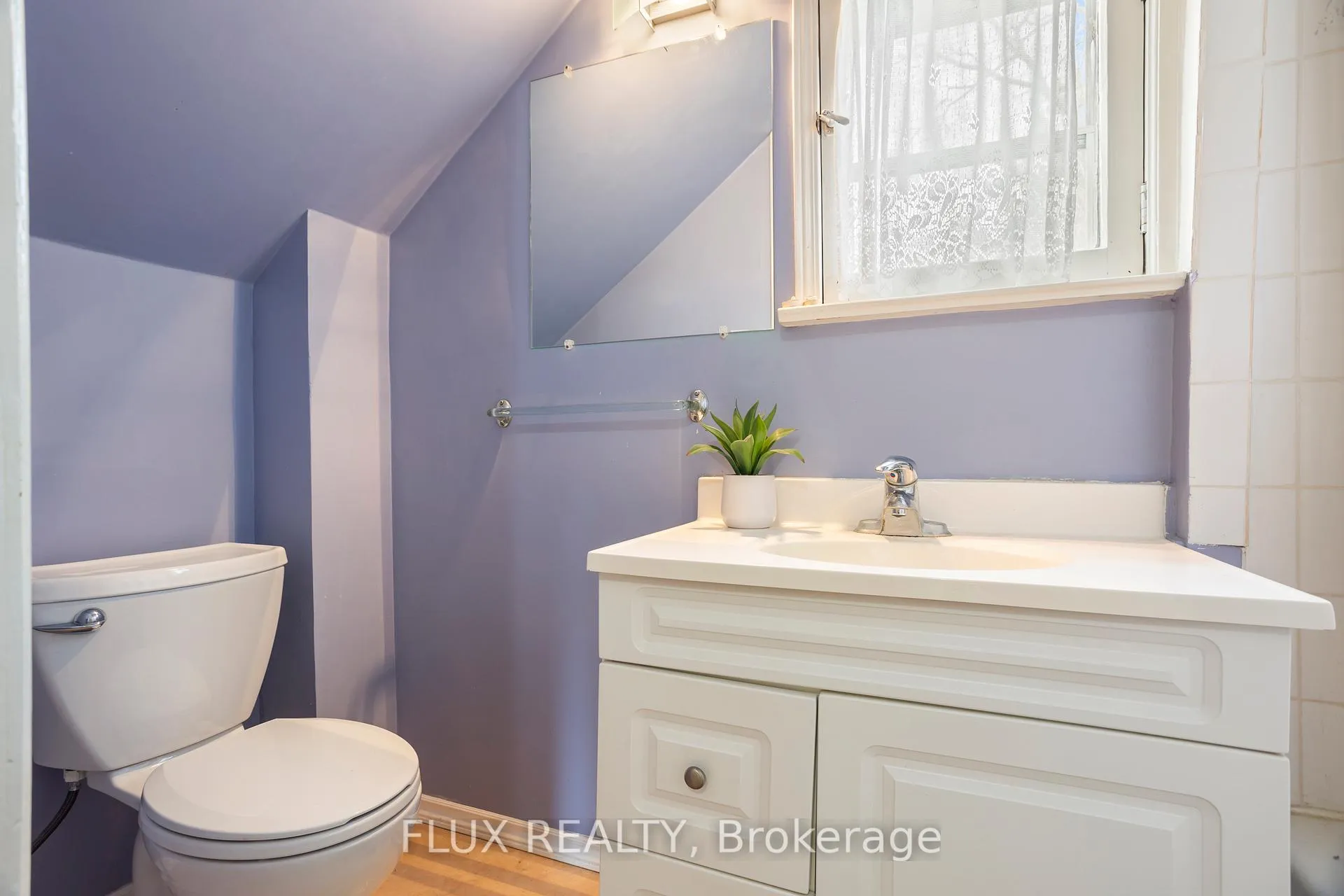 Photo 26 of 194 Moore Avenue S, Waterloo — HOMEH