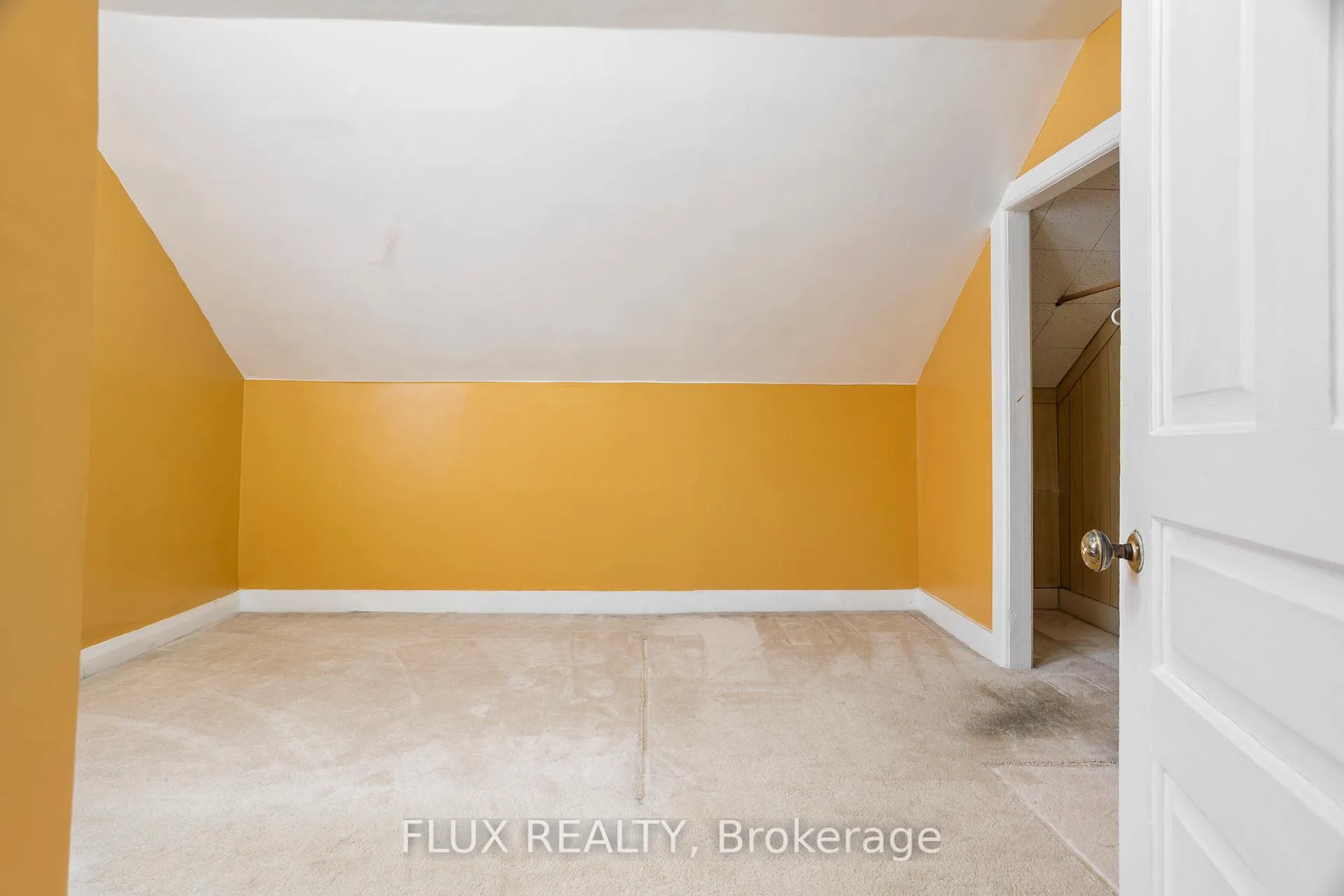 Photo 27 of 194 Moore Avenue S, Waterloo — HOMEH