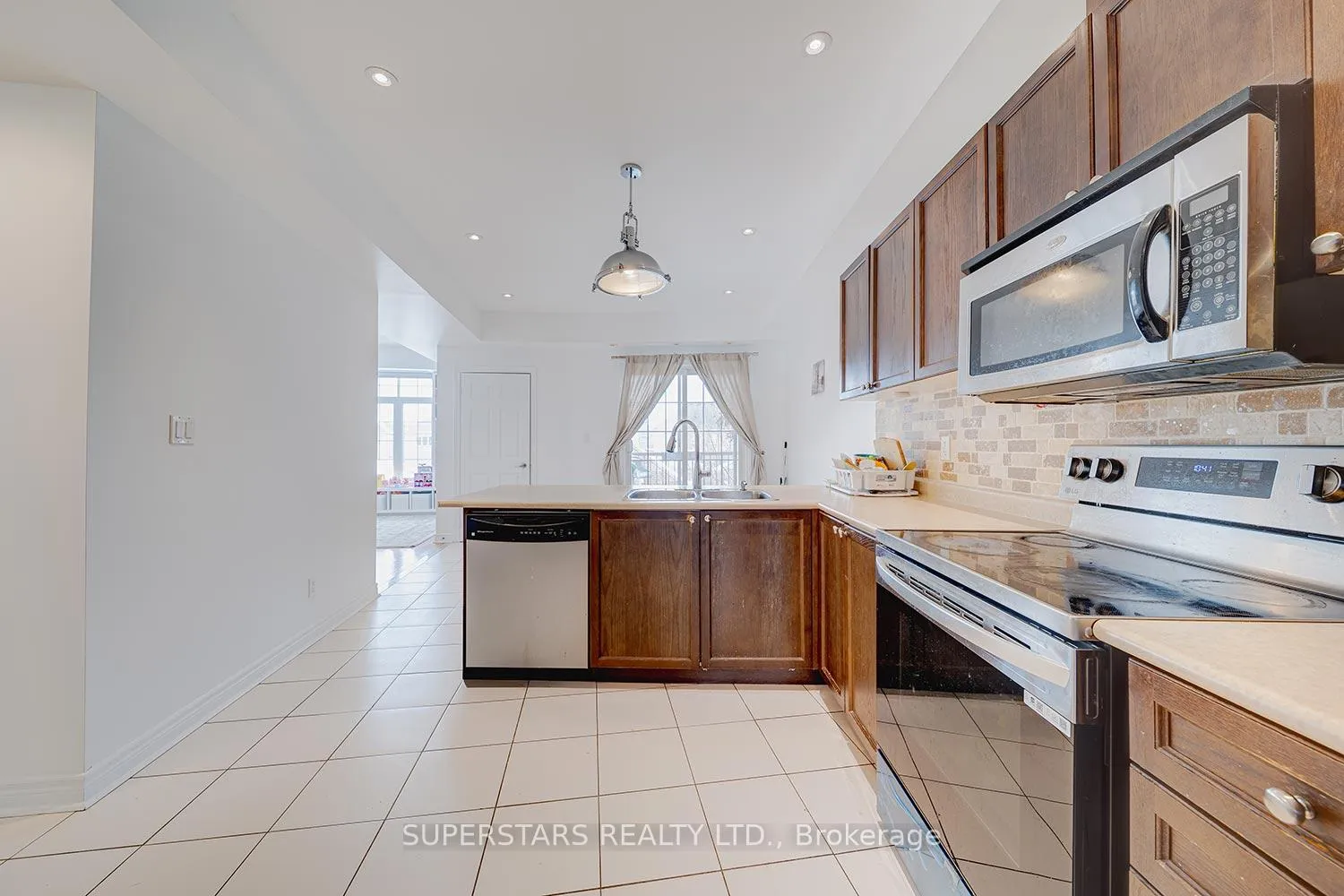 Photo 10 of Unit 22, 30 Greensborough Village Circle, Markham, Greensborough — HOMEH