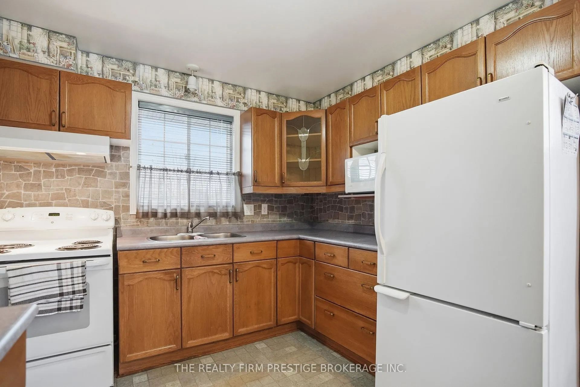 Photo 7 of 277 Fleming Drive, London, East D — HOMEH