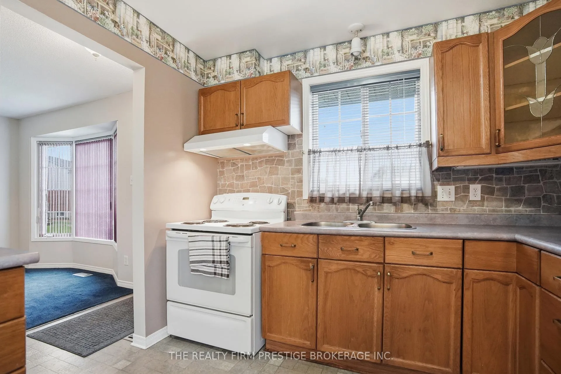 Photo 8 of 277 Fleming Drive, London, East D — HOMEH