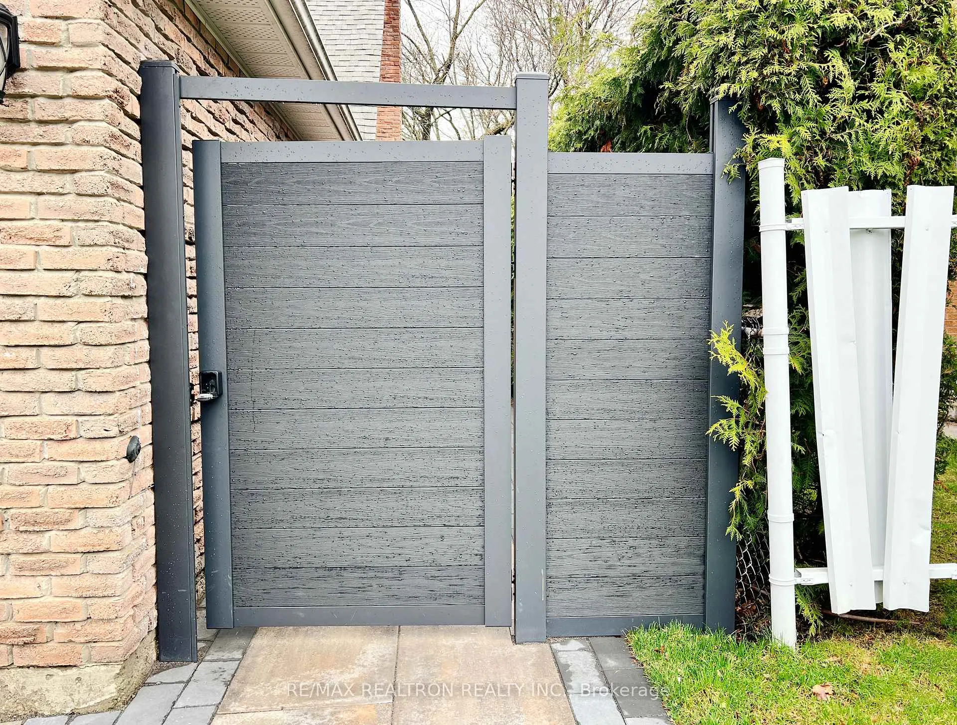 Photo 2 of Unit BSMT, 14 Canadiana Drive, Markham, Bayview Glen — HOMEH