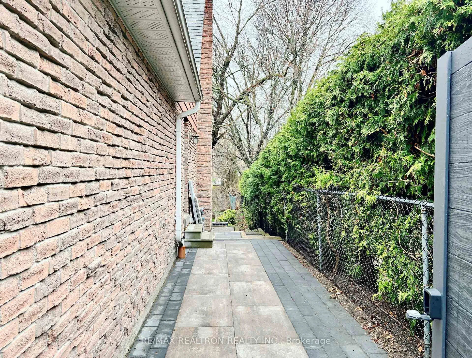 Photo 3 of Unit BSMT, 14 Canadiana Drive, Markham, Bayview Glen — HOMEH
