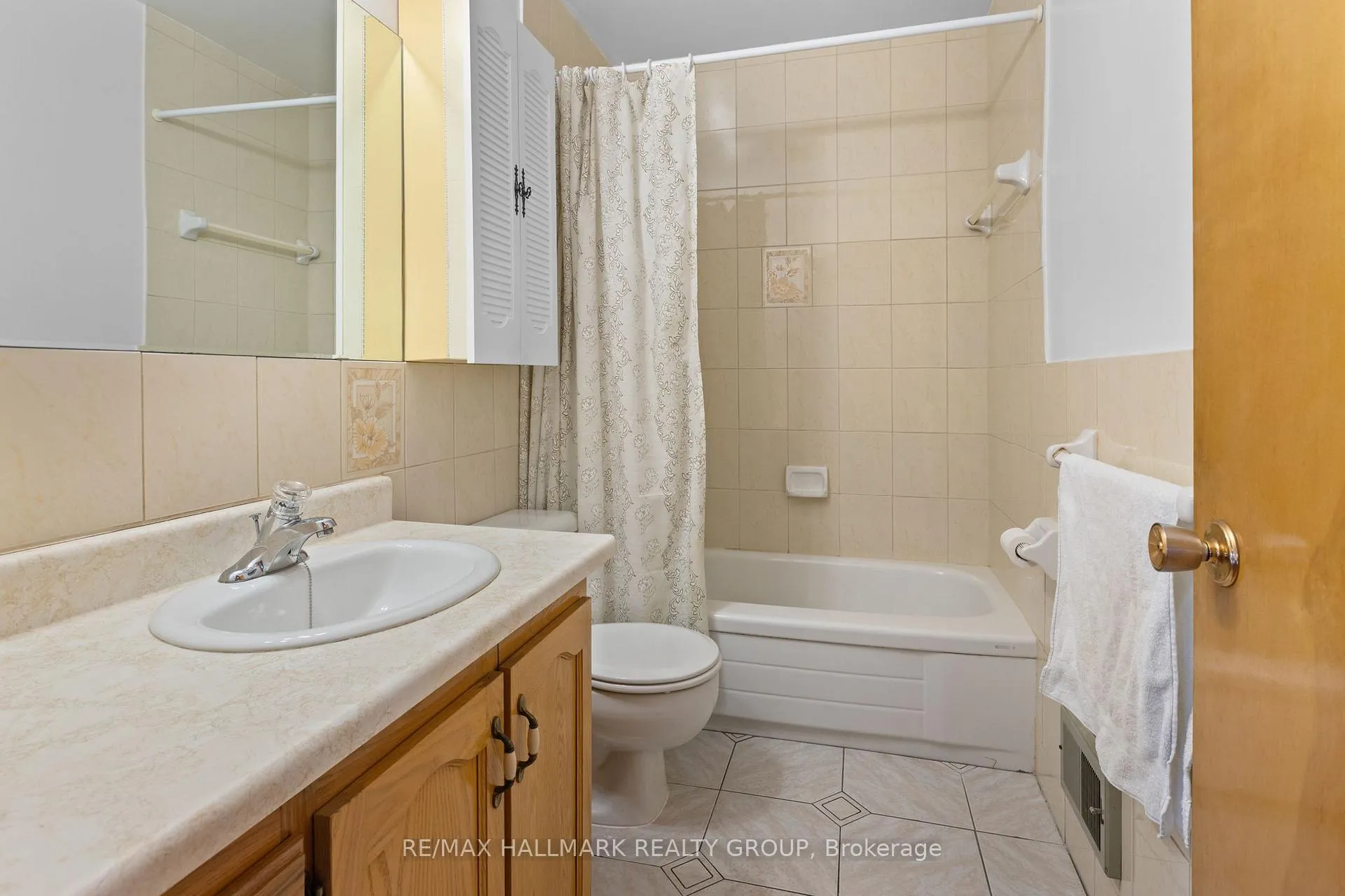 Photo 9 of 1310 Ferguson Street, Ottawa, Bel Air Heights — HOMEH