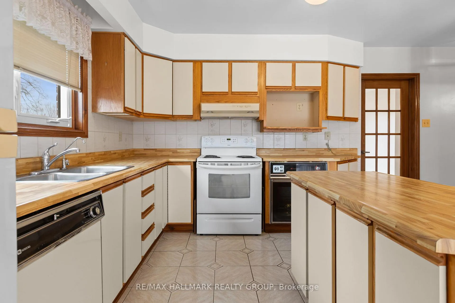 Photo 14 of 1310 Ferguson Street, Ottawa, Bel Air Heights — HOMEH