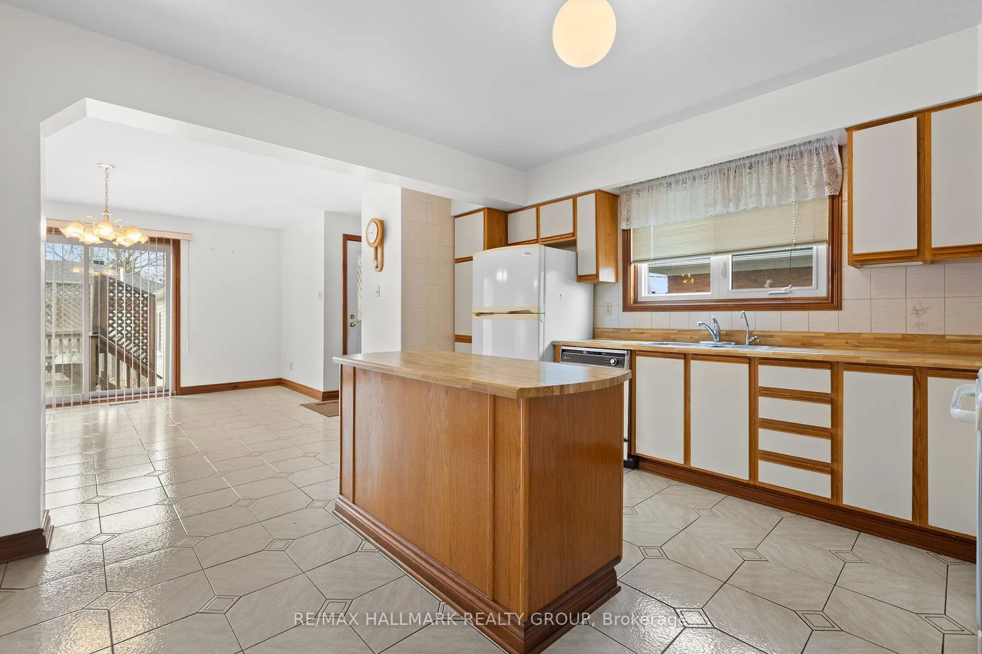 Photo 15 of 1310 Ferguson Street, Ottawa, Bel Air Heights — HOMEH